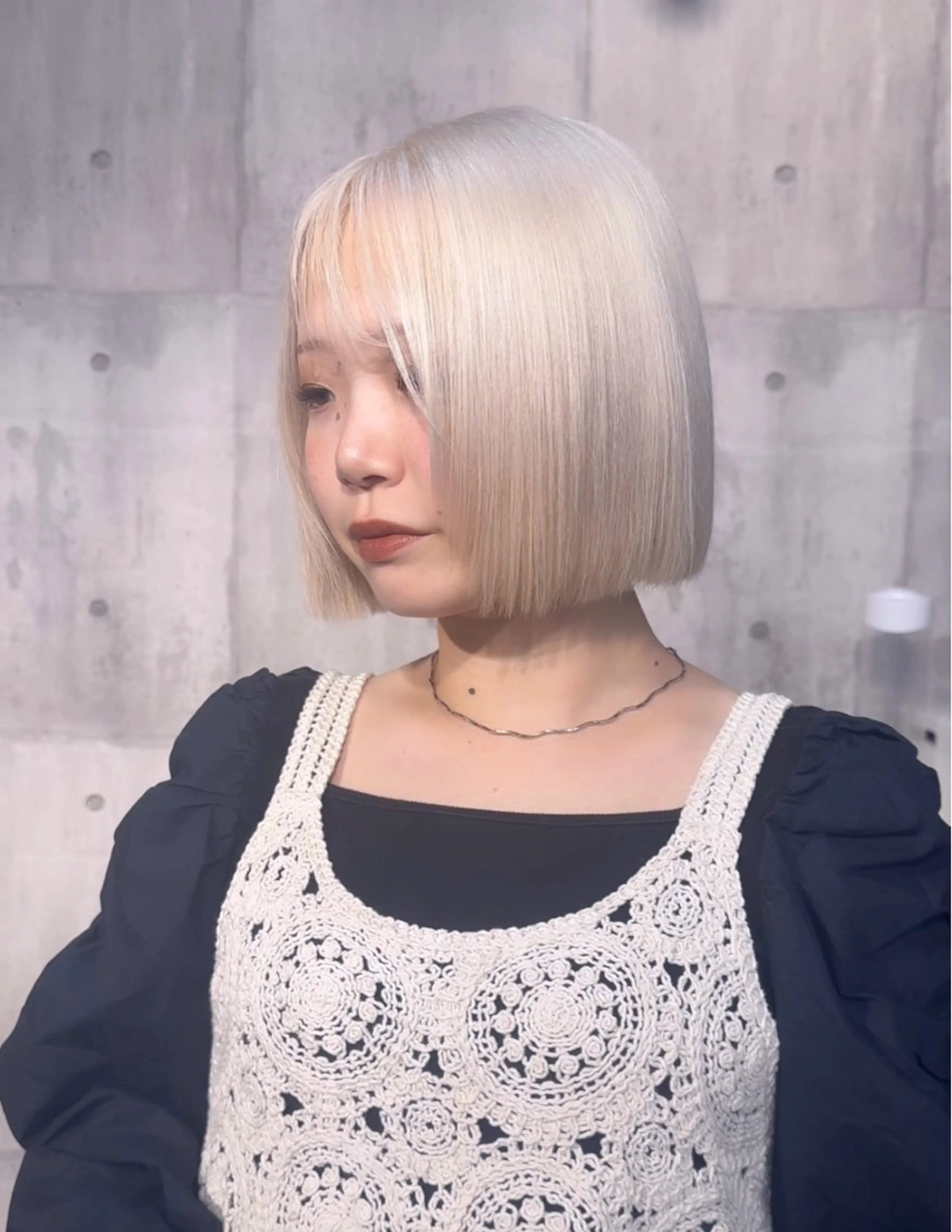 ショート カラー ブロンド 透明感カラー ハイトーンカラー ボブ 外ハネヘア ヘアカラー MOMO/‎ブリーチ /ハイトーン‎🤍のヘアスタイル