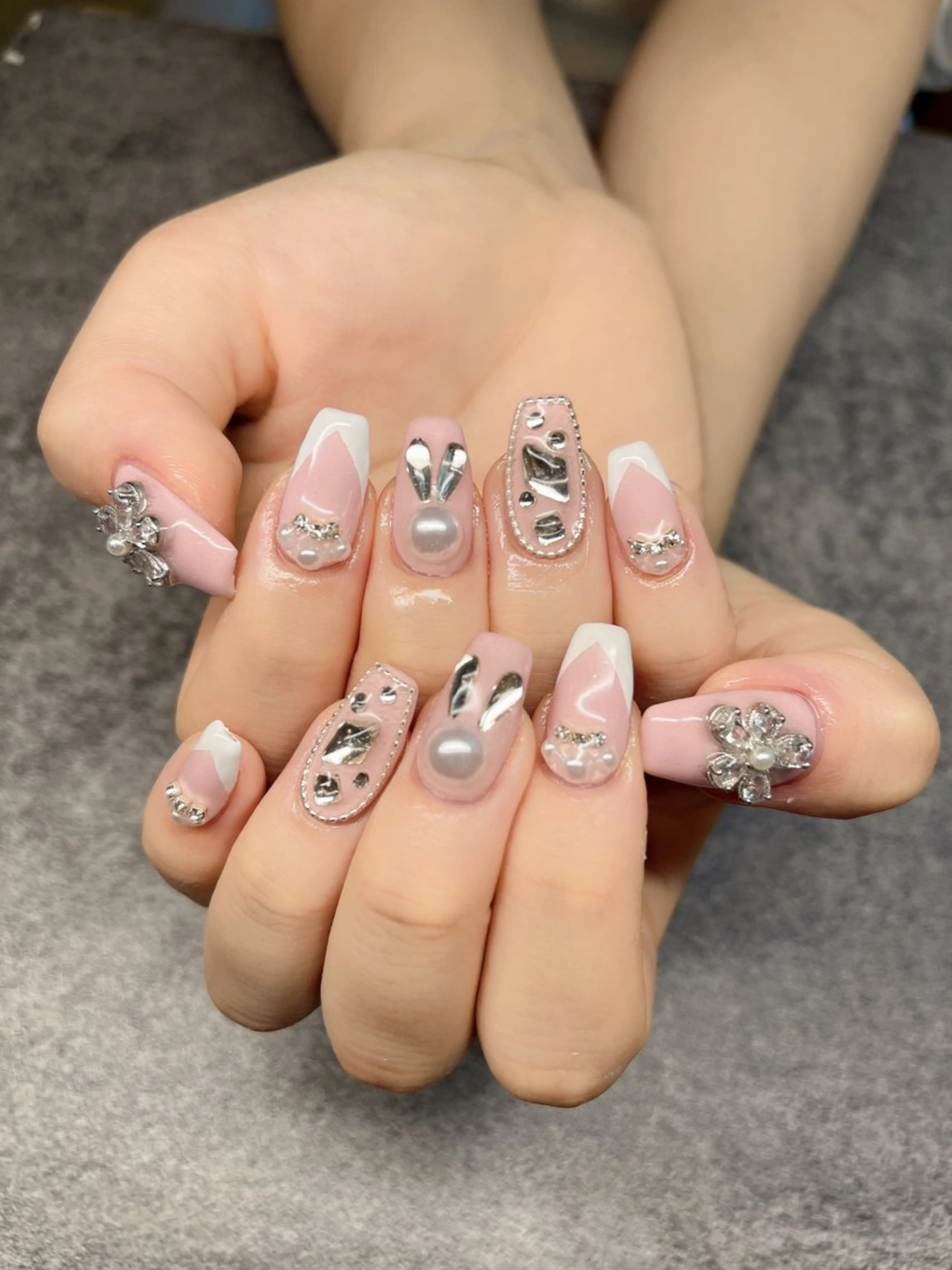 ネイル R inのネイルデザイン