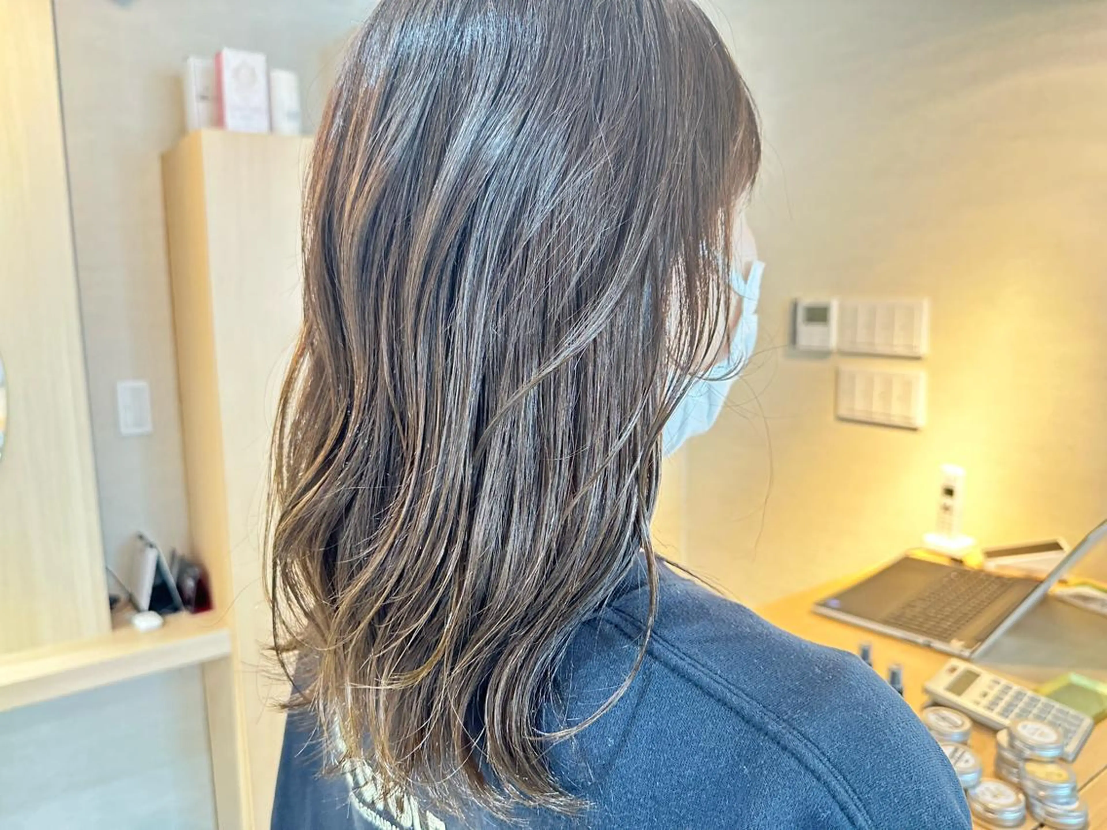 ミディアム カラー ベージュカラー ブリーチ ブリーチなしカラー 【Uneユヌ】菊地 春那のヘアスタイル