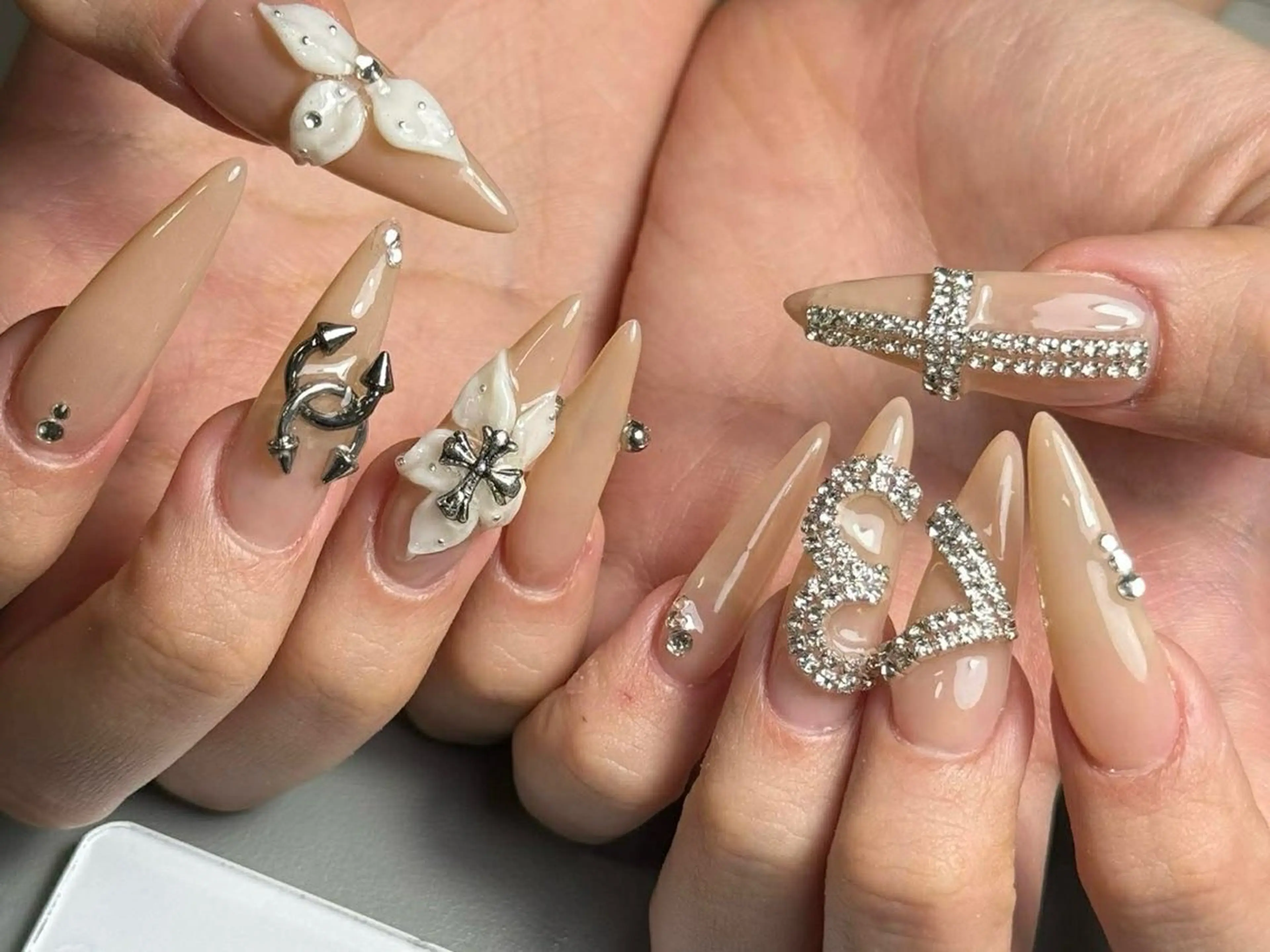 ネイル アートネイル フレンチネイル ジェルネイル グラデーション 韓国ネイル ハンドネイル 💕鈴木ユリ パラジェル/オフ無料のネイルデザイン