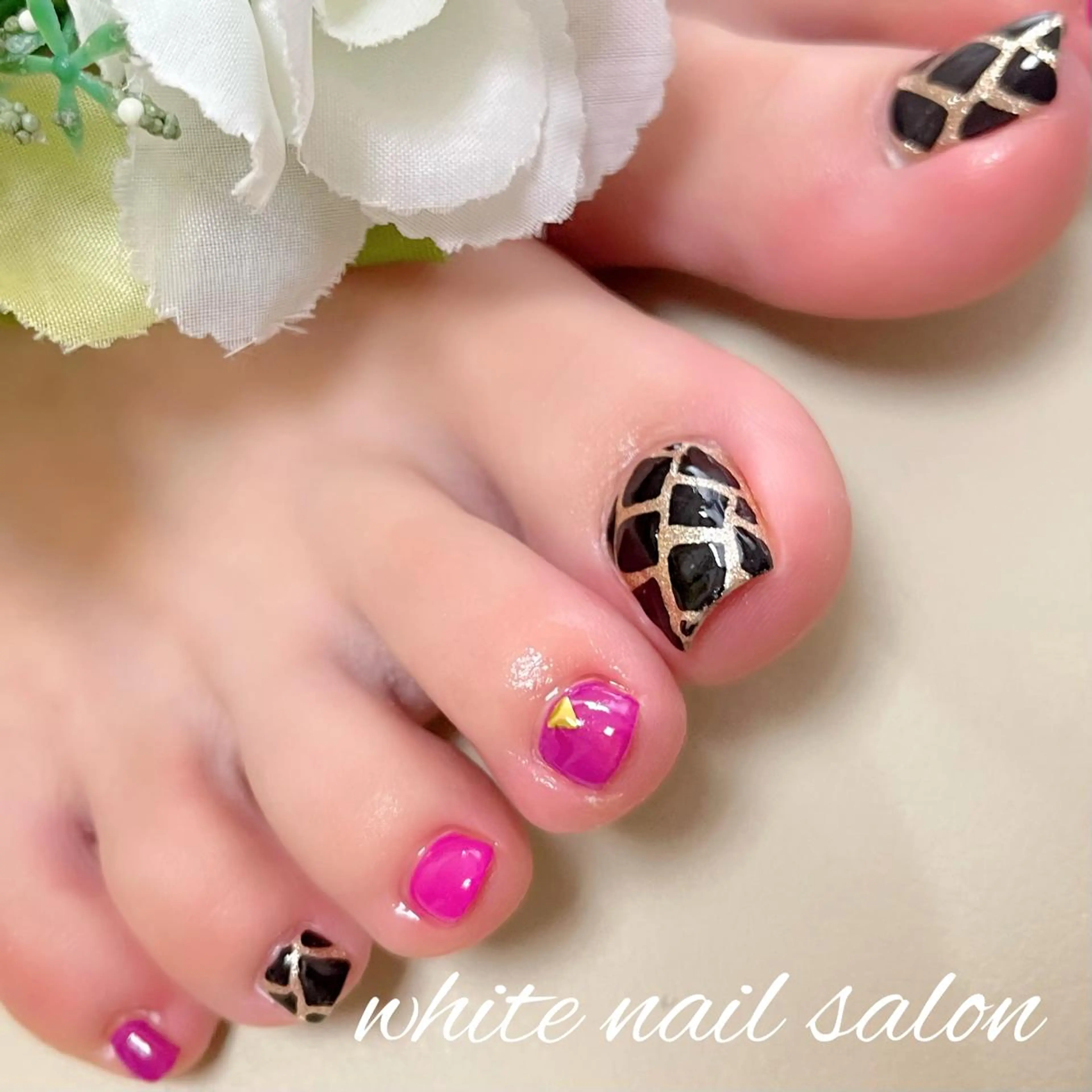 ネイル フットネイル ジェルネイル ハードジェル ラメ(グリッター) 持ち込み フットネイル white nail salonのネイルデザイン