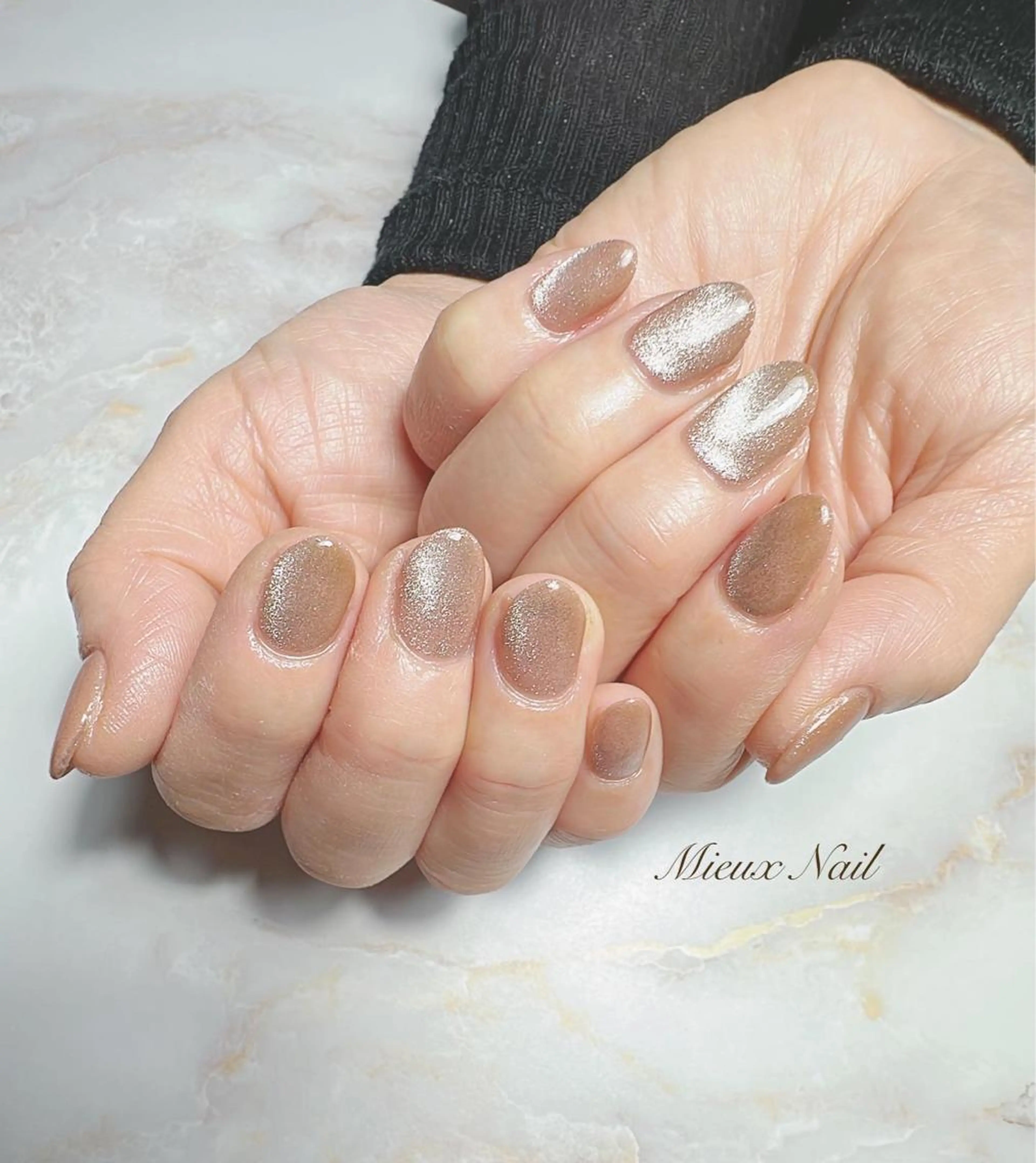 (オフ無し)ハンドマグネットネイルの写真