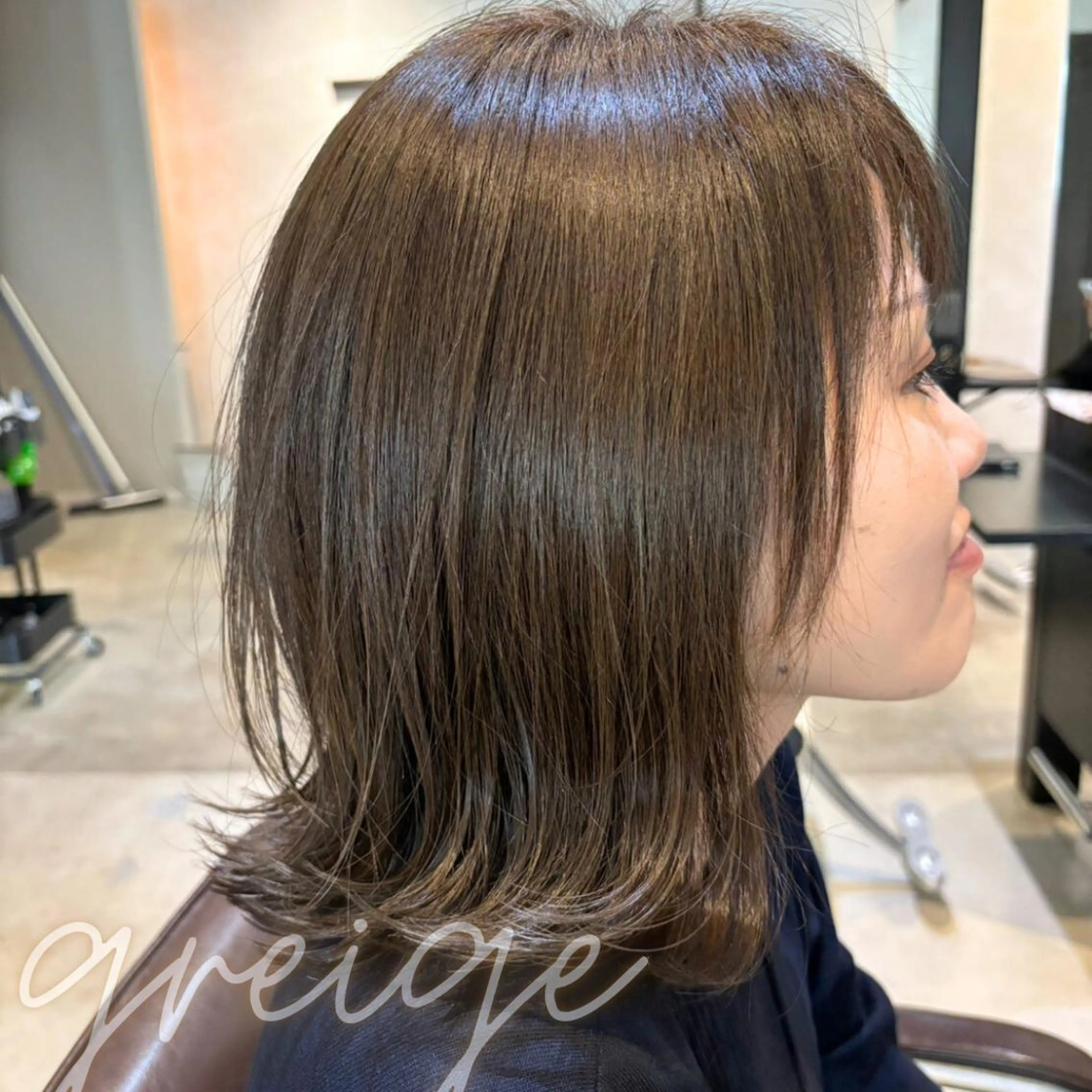 ミディアム ONE.STOP. LABOのヘアスタイル
