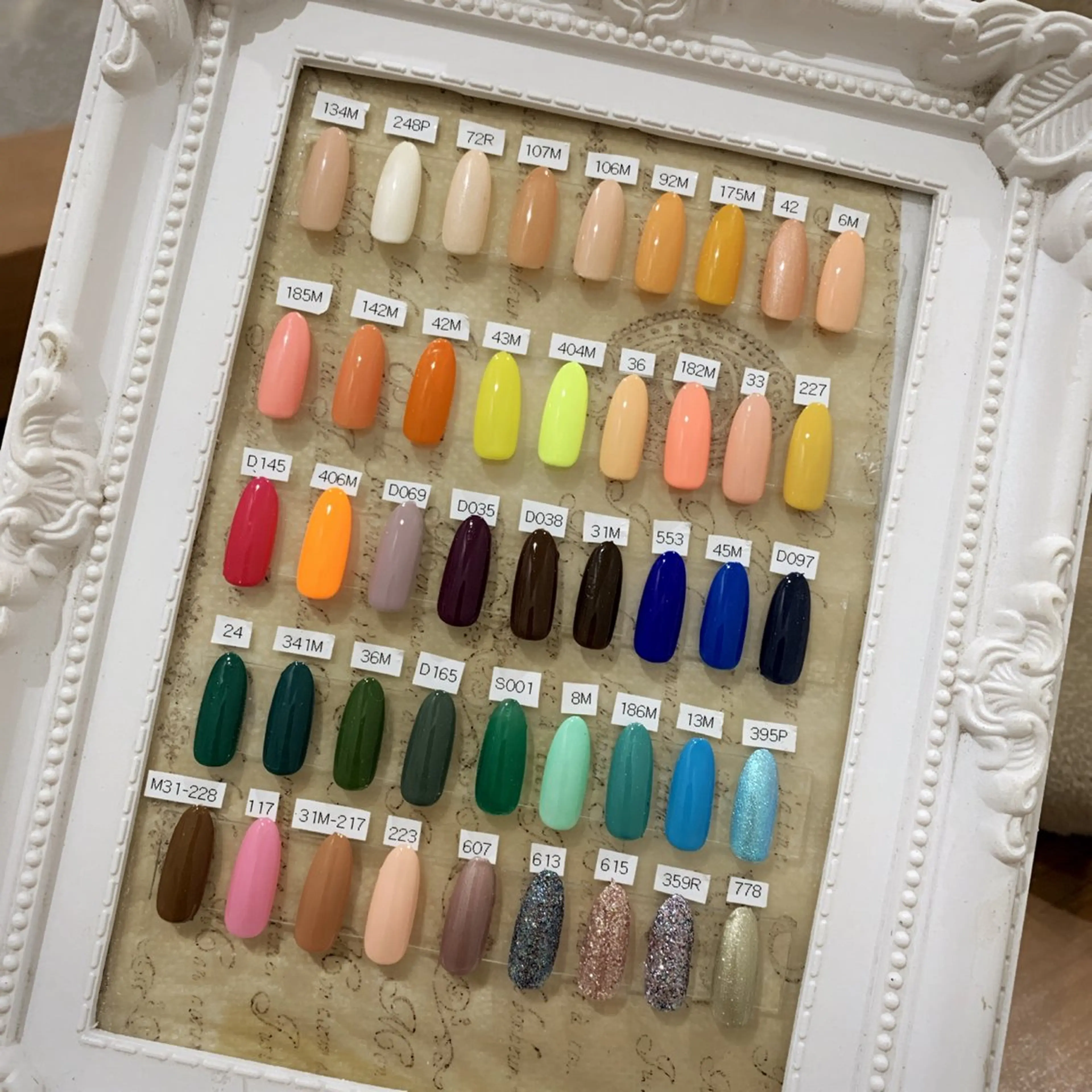 ネイル 中川 愛理のネイルデザイン