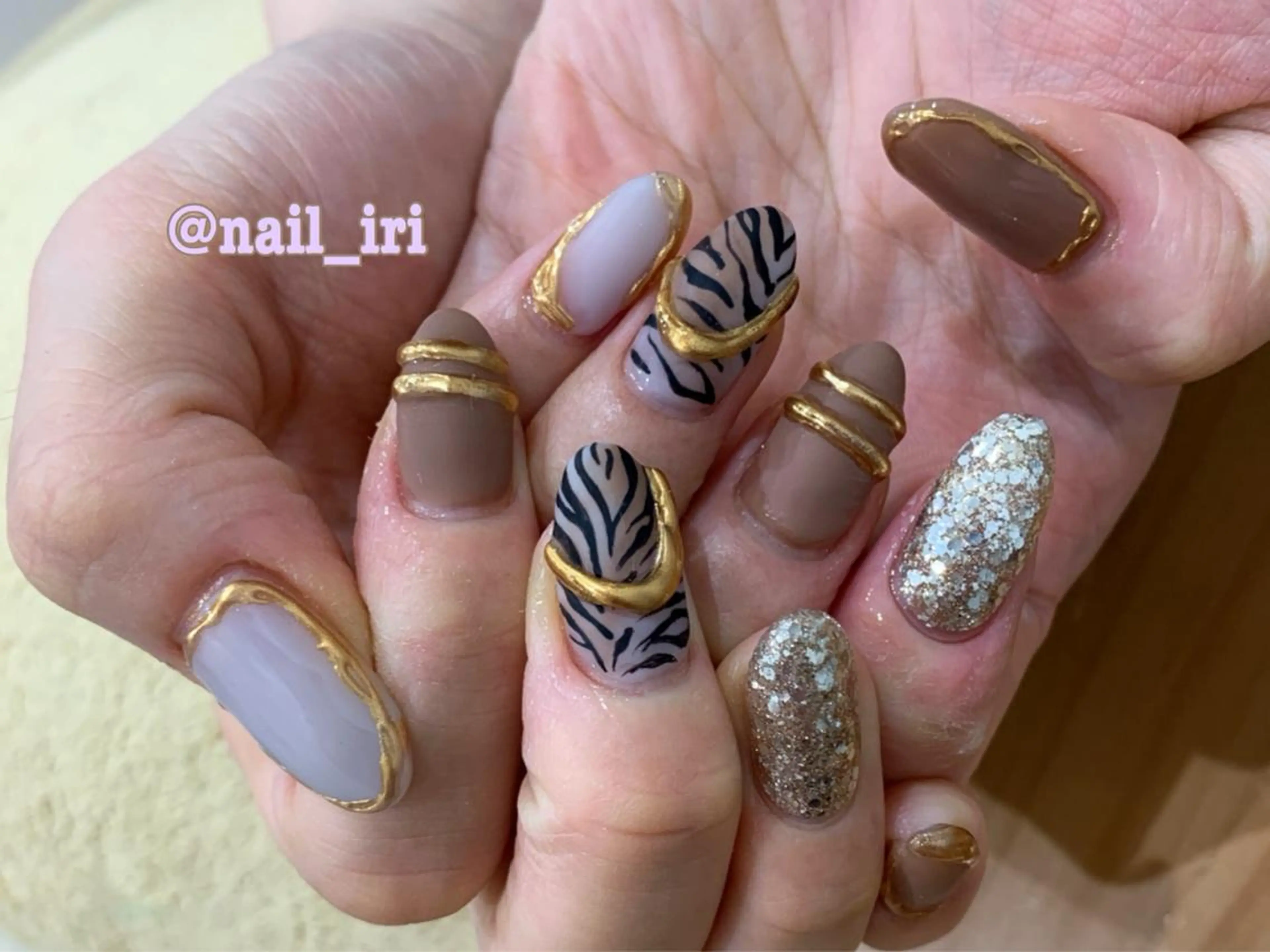 ネイル 持ち込み 中川 愛理のネイルデザイン