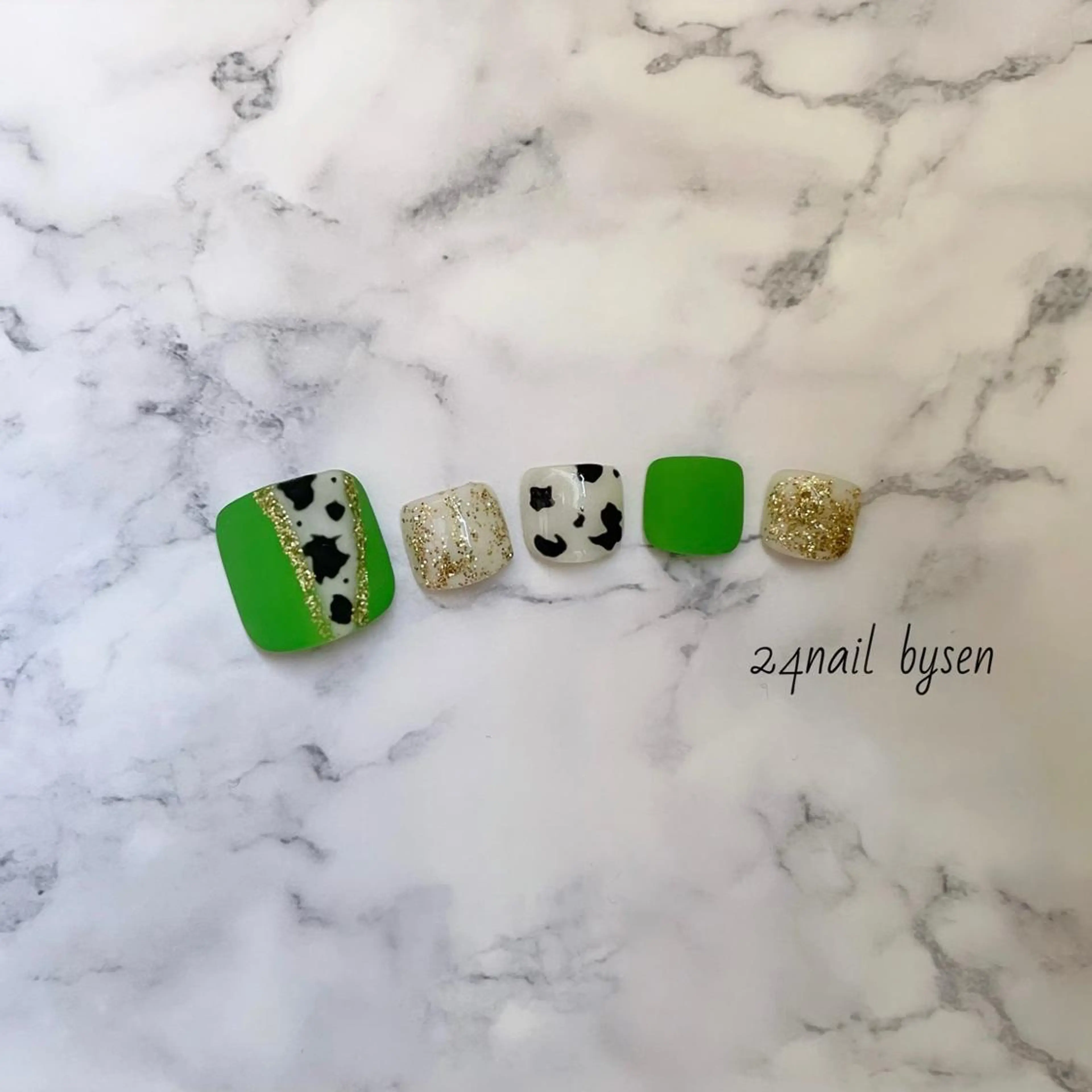 ネイル アニマル柄 グリーン マットネイル Atelier by 24nail/Ayaのネイルデザイン