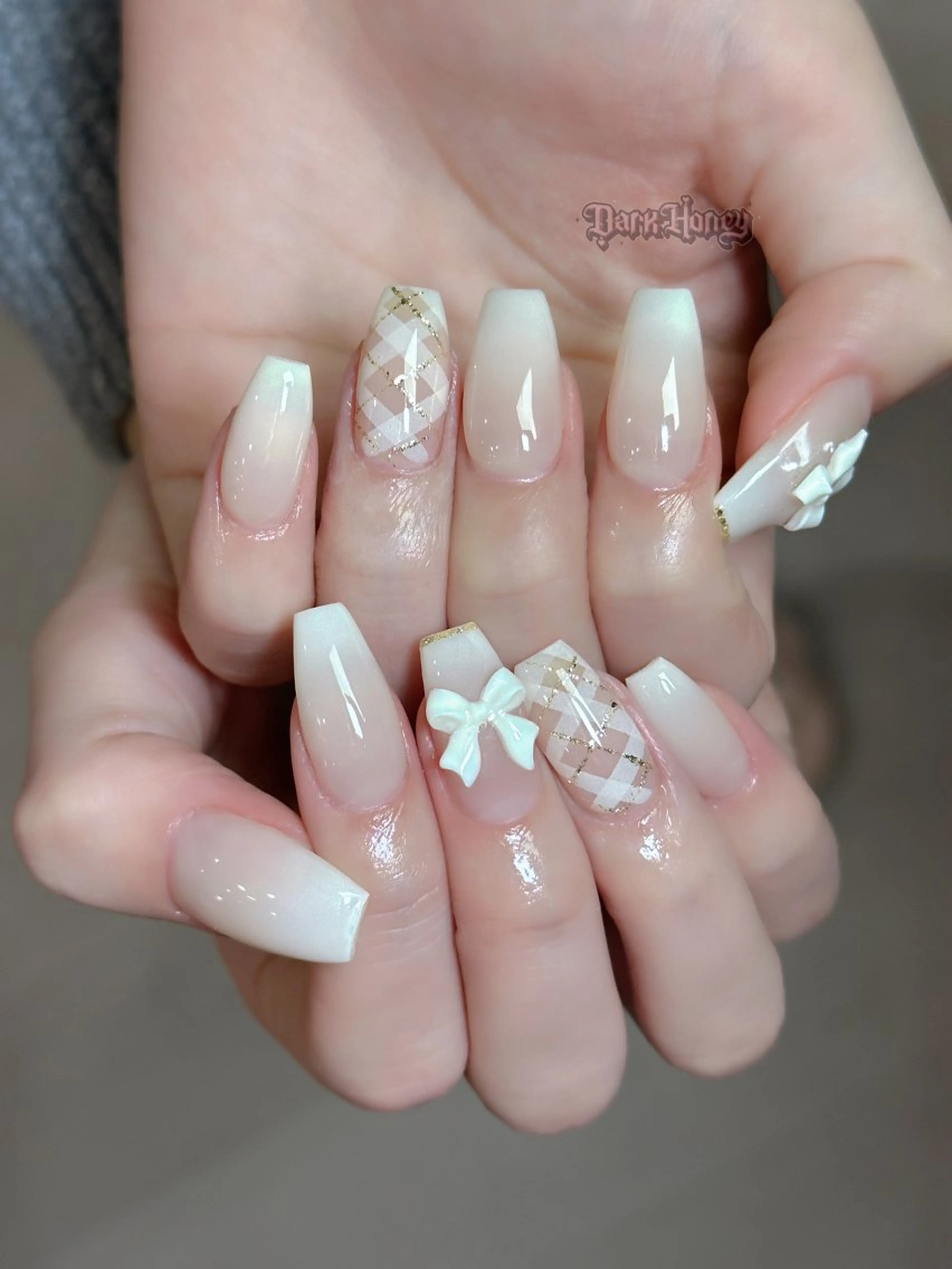 ネイル ハンドネイル Dark honey スカルプ専門原宿店のネイルデザイン