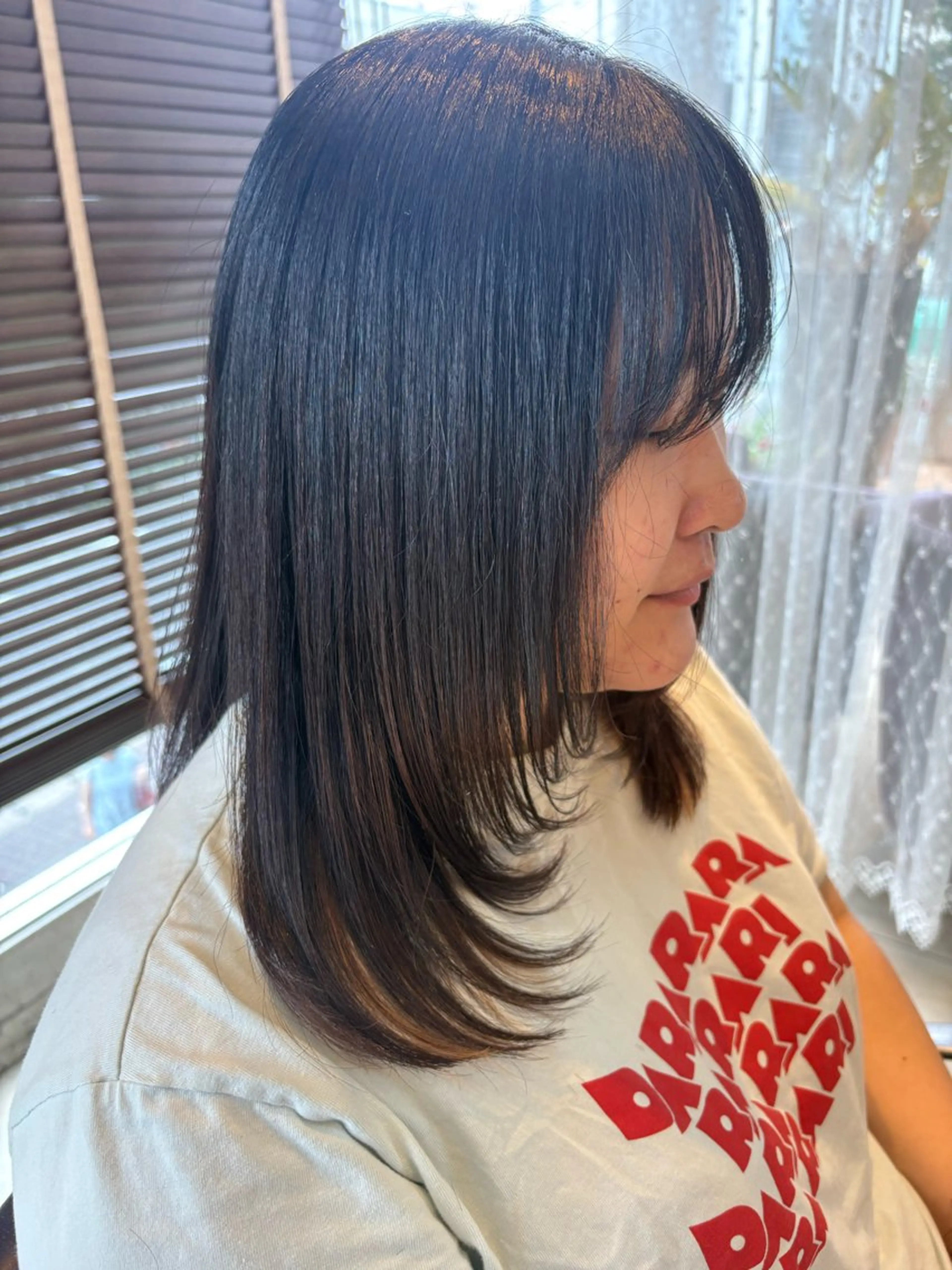 ミディアム レイヤーカット 菊池 菜月のヘアスタイル