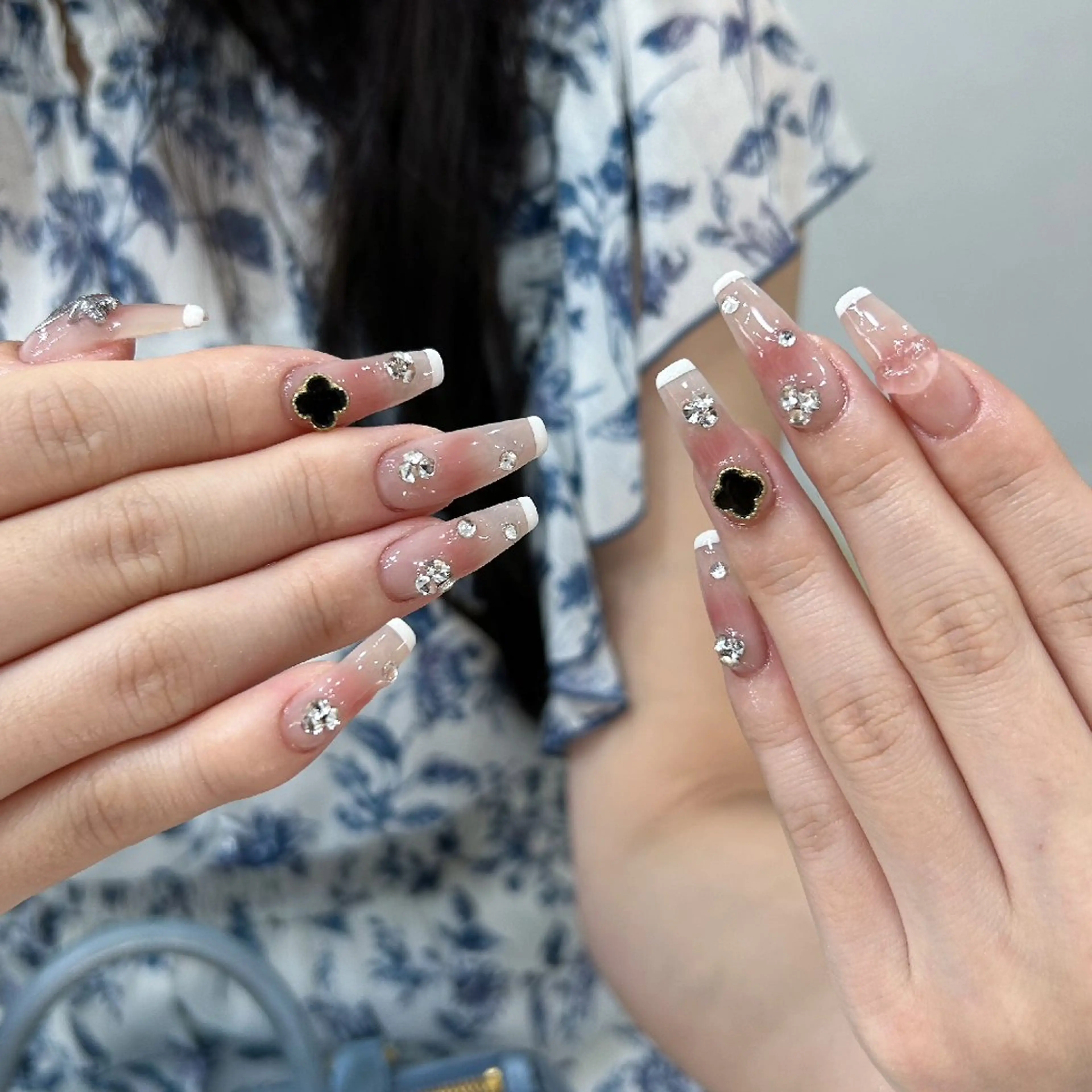 ネイル フラワーネイル フットネイル フレンチネイル ガーリー キラキラネイル ハンドネイル UM Nail Salonのネイルデザイン