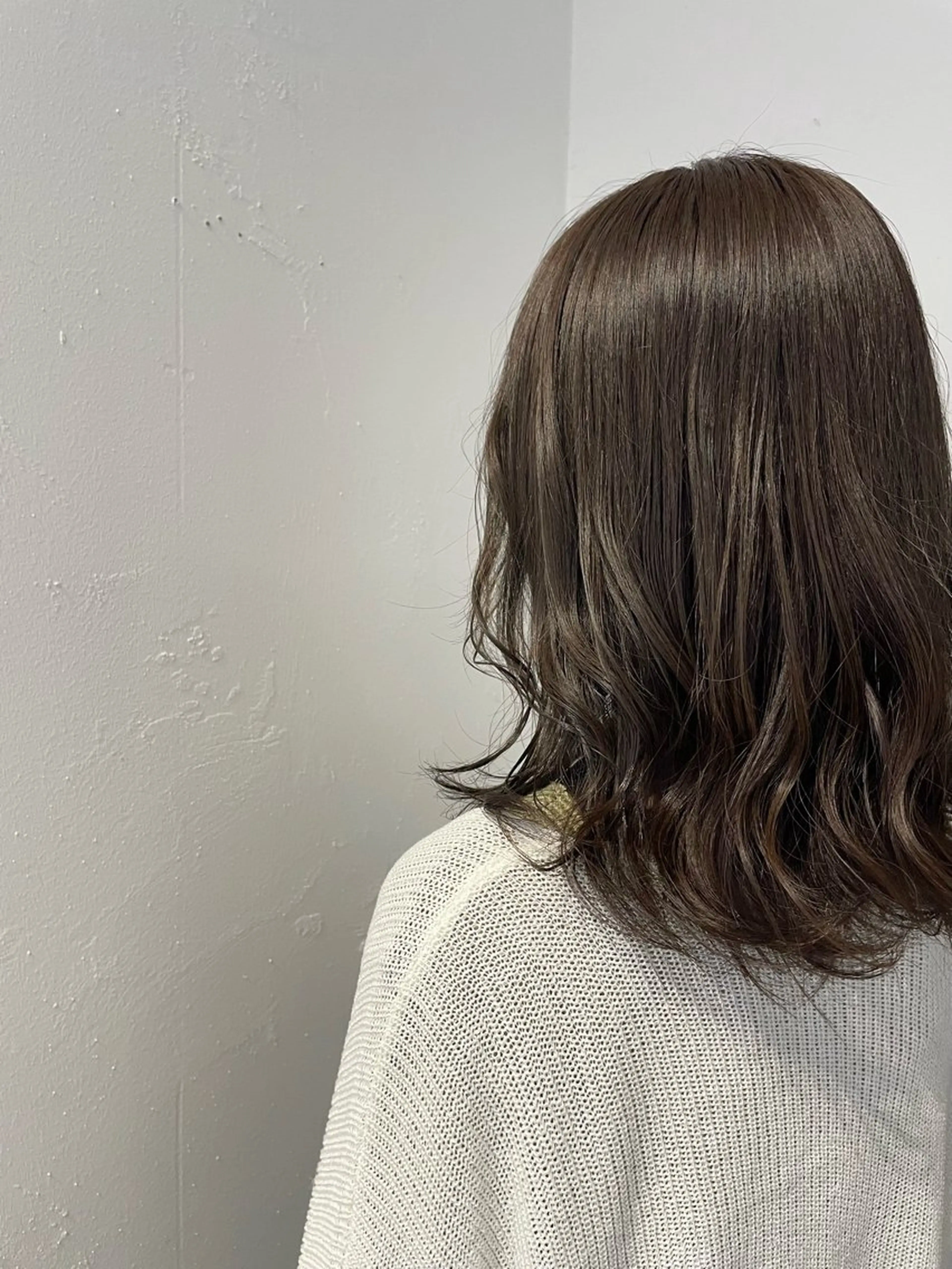 ミディアム カラー ヘアアレンジ ベージュカラー mina / 透明感ベージュカラーのヘアスタイル
