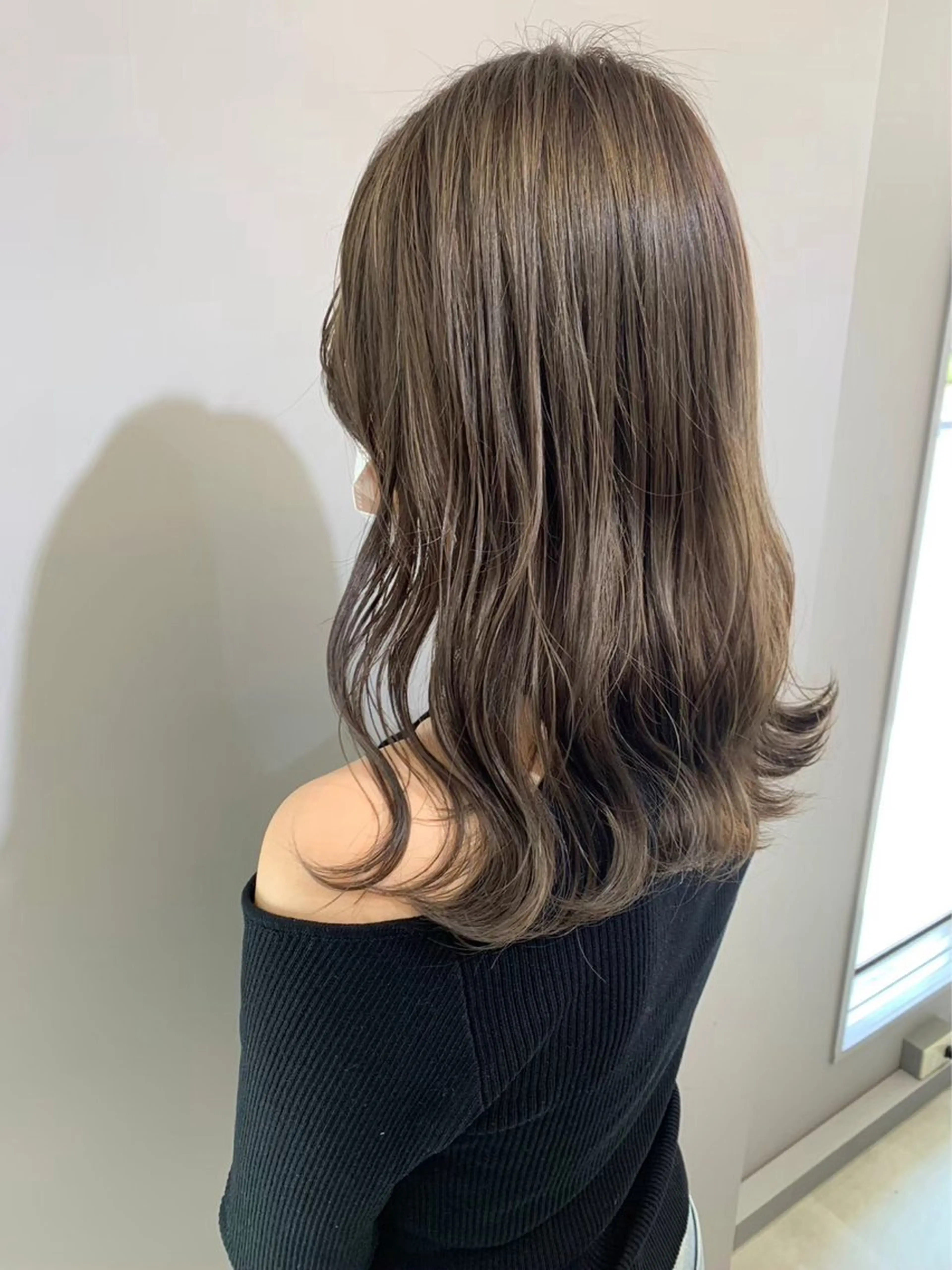 セミロング 尾崎 虹美のヘアスタイル