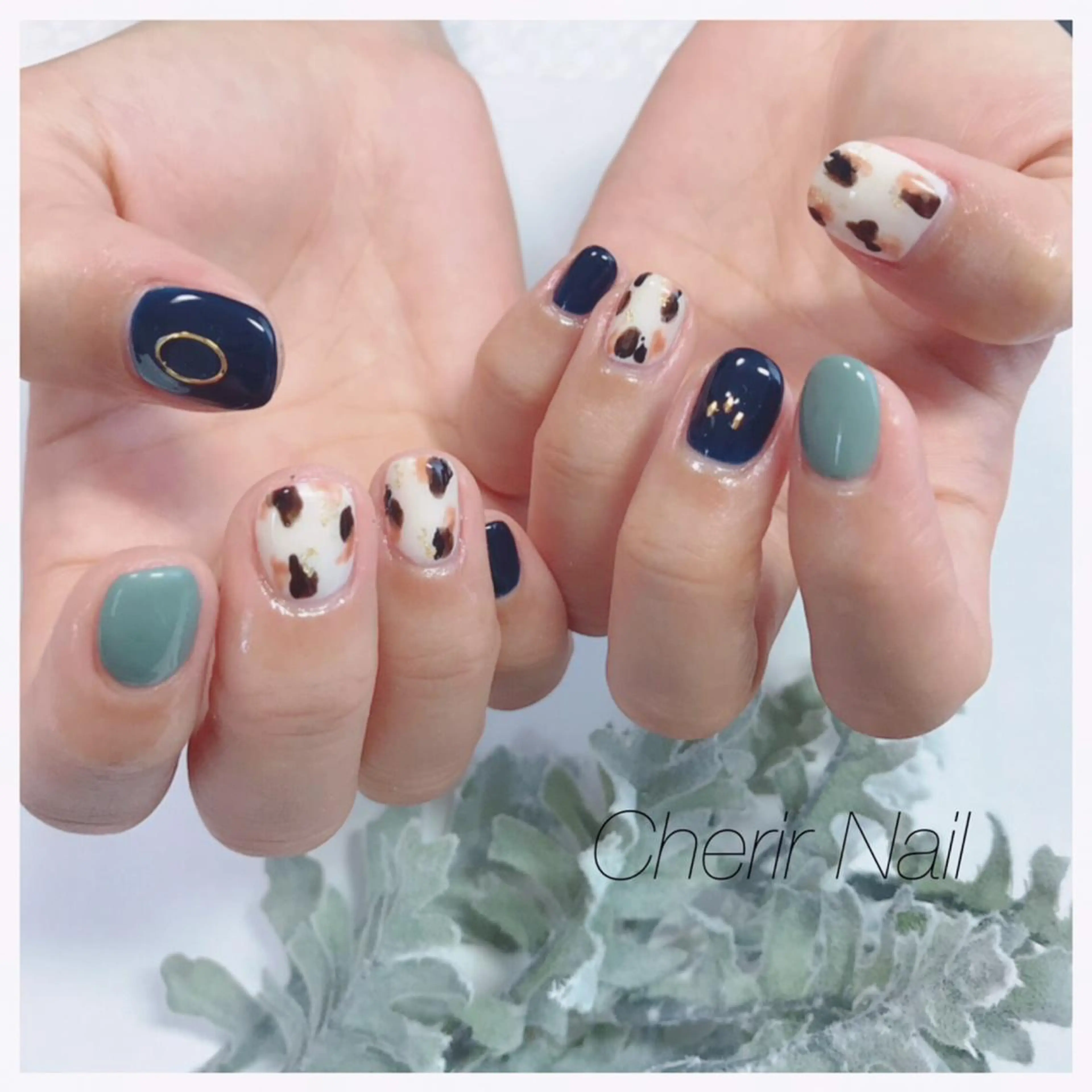 ネイル アニマル柄 アートネイル ネイビー ニュアンスネイル ショートネイル Cherirnail kaoriのネイルデザイン