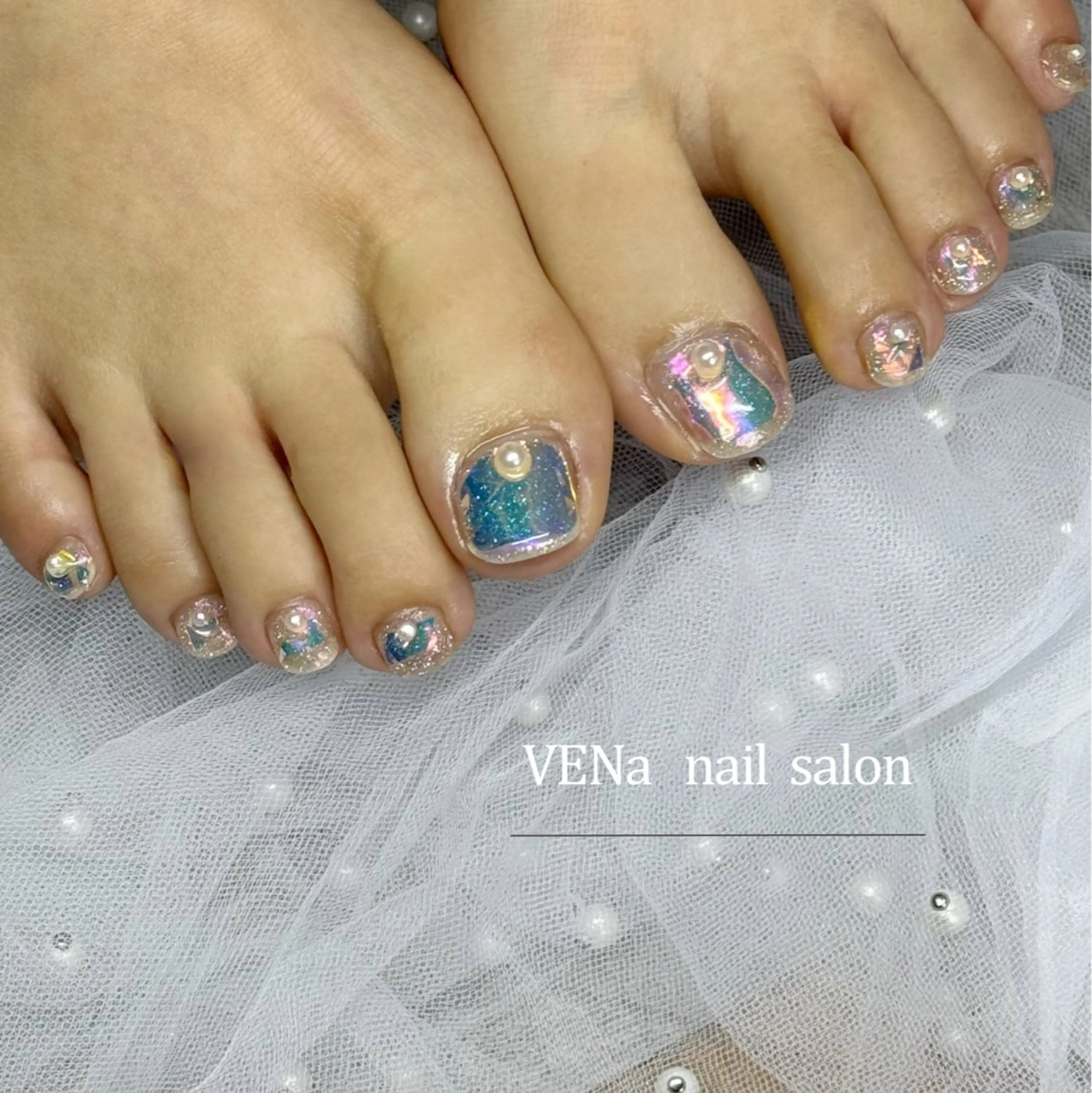 ネイル オーロラネイル フラッシュネイル フットネイル フレンチネイル 氷ネイル・うるうるネイル フットネイル VENa eye＆ nail salonのネイルデザイン
