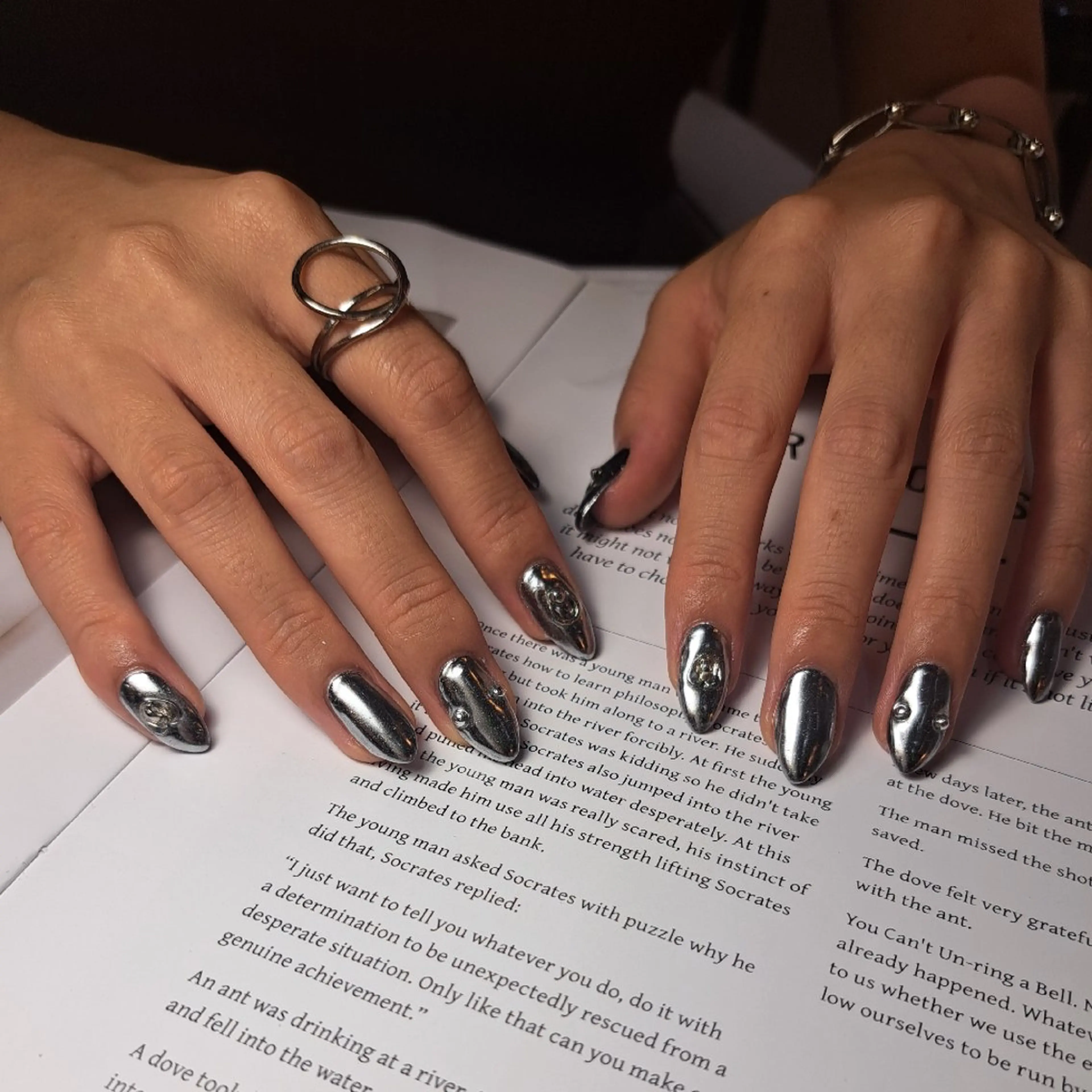 ネイル アートネイル ジェルネイル ミラーネイル 持ち込み シルバー Nail mood デザイン持ち込みokのネイルデザイン