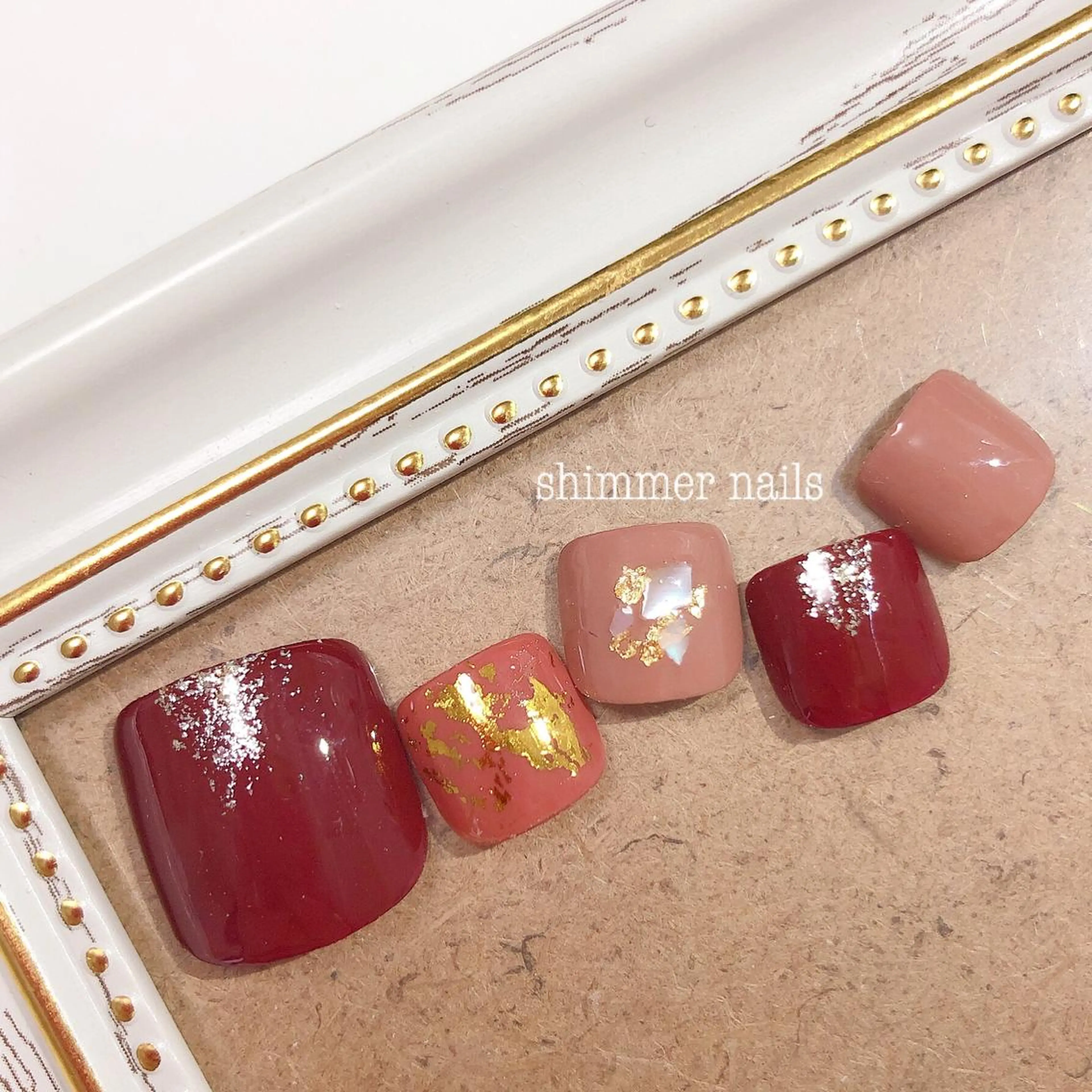 ネイル フットネイル 赤色 shimmer nailsのネイルデザイン