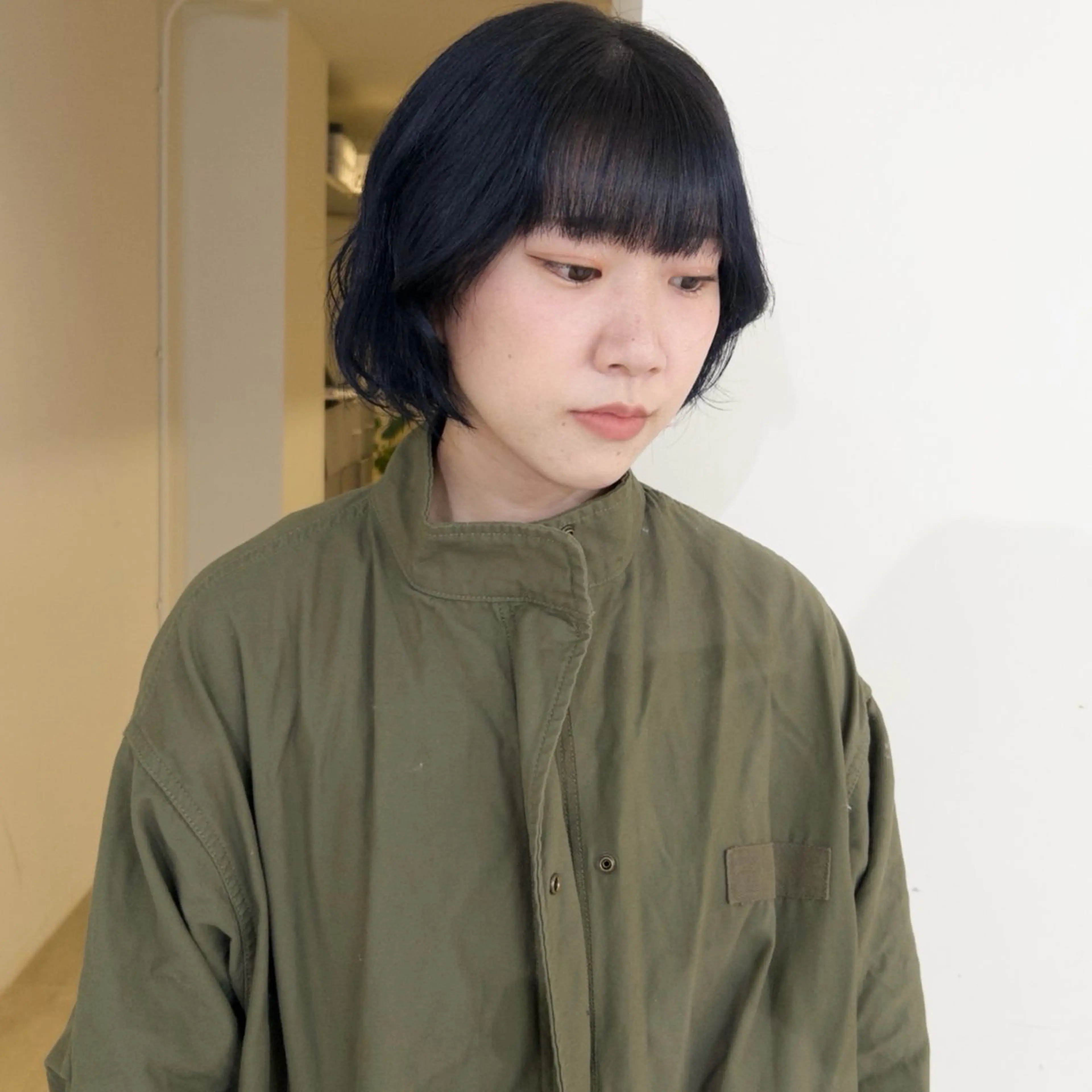 ショート カラー 透明感カラー ボブ 顔まわりレイヤー 顔周りカット レイヤーカット ヘアカラー トリートメント nonoka オリーブ/レイヤーのヘアスタイル