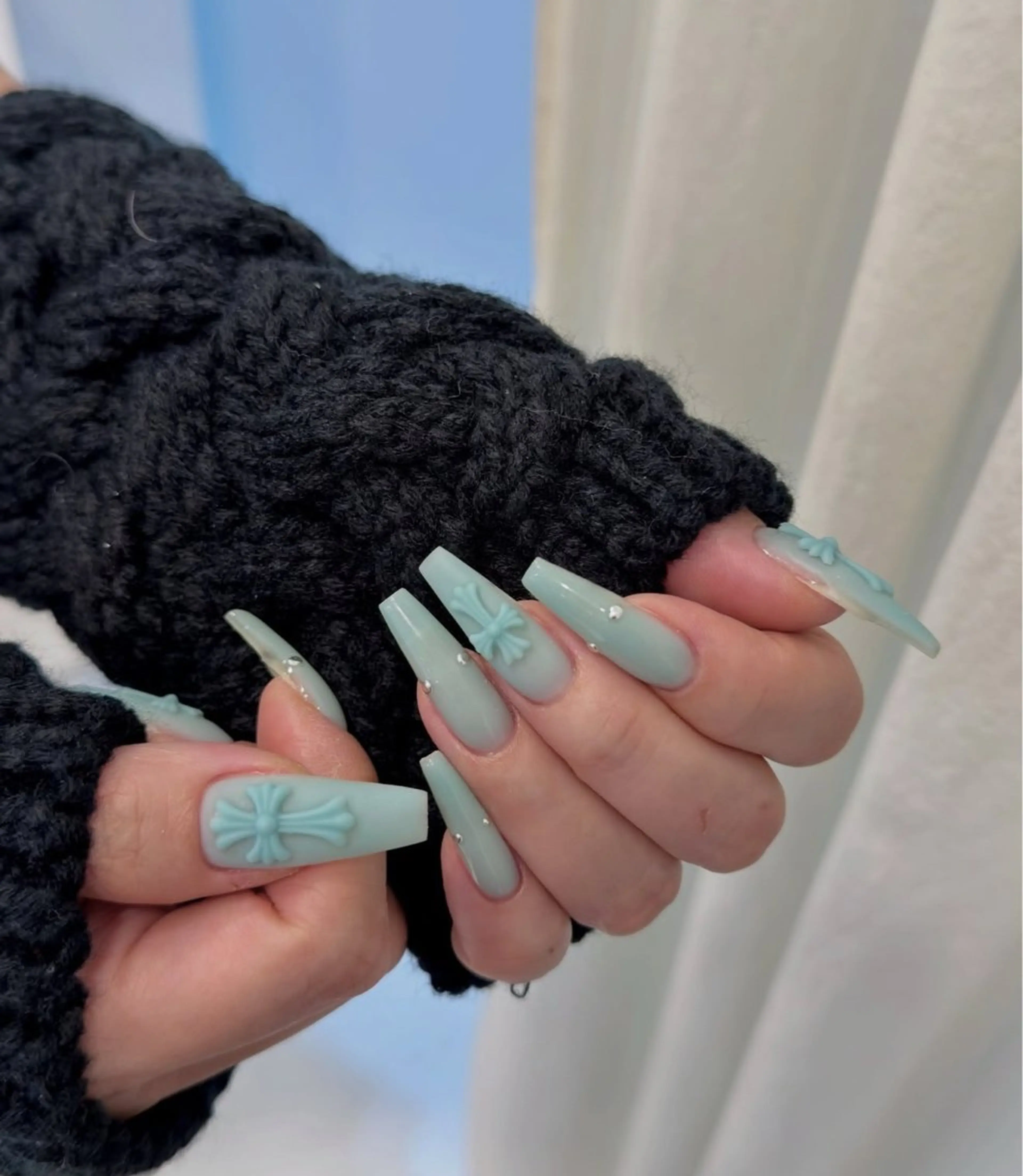 ネイル キラキラネイル マグネットネイル ぷっくりネイル 春ネイル ワンホンネイル ハンドネイル Lyna 池袋のネイルデザイン