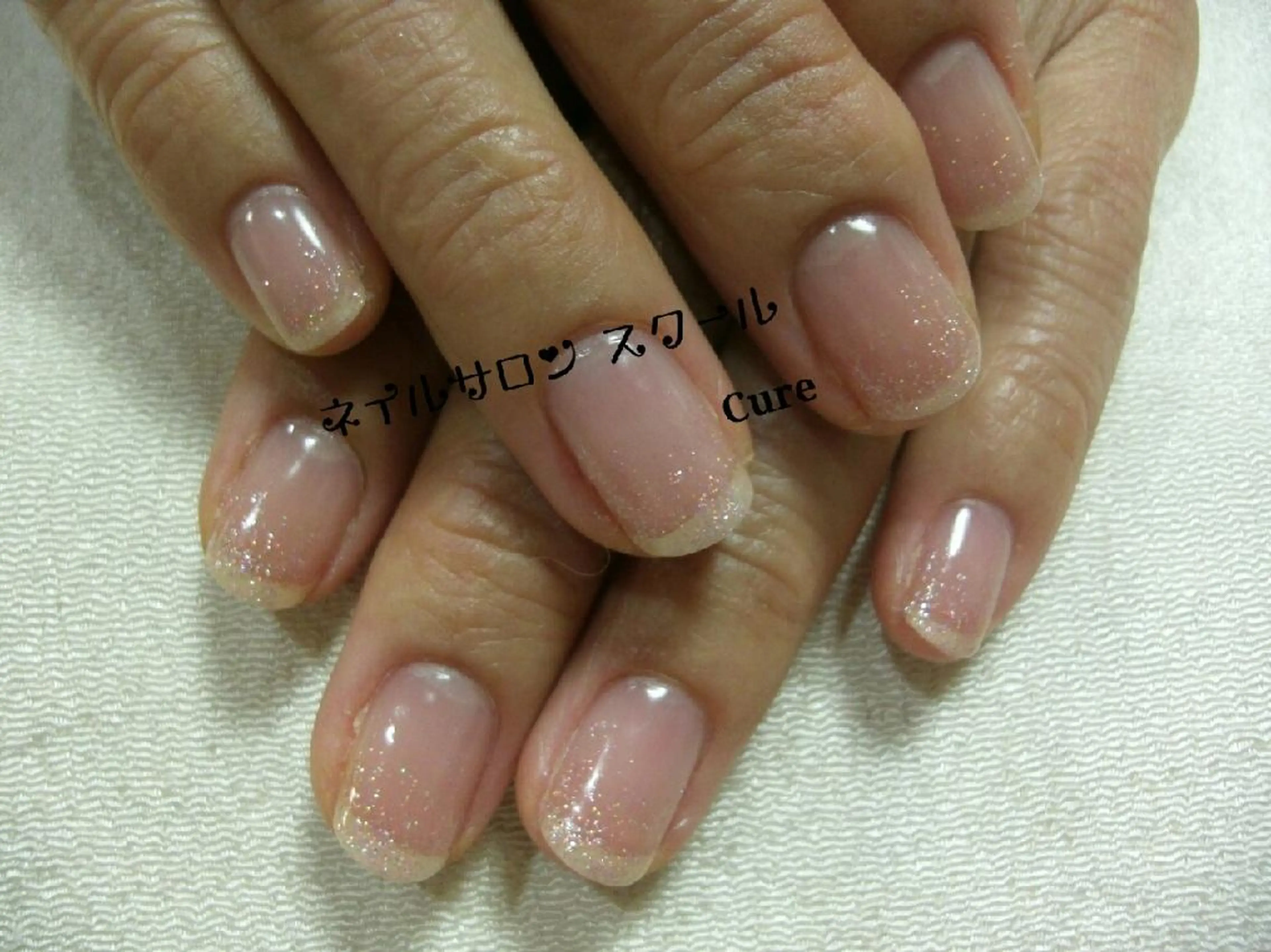 ミディアム ネイル グラデーション ラメ(グリッター) ラメグラデーション シルバー ネイルサロン Cureのネイルデザイン