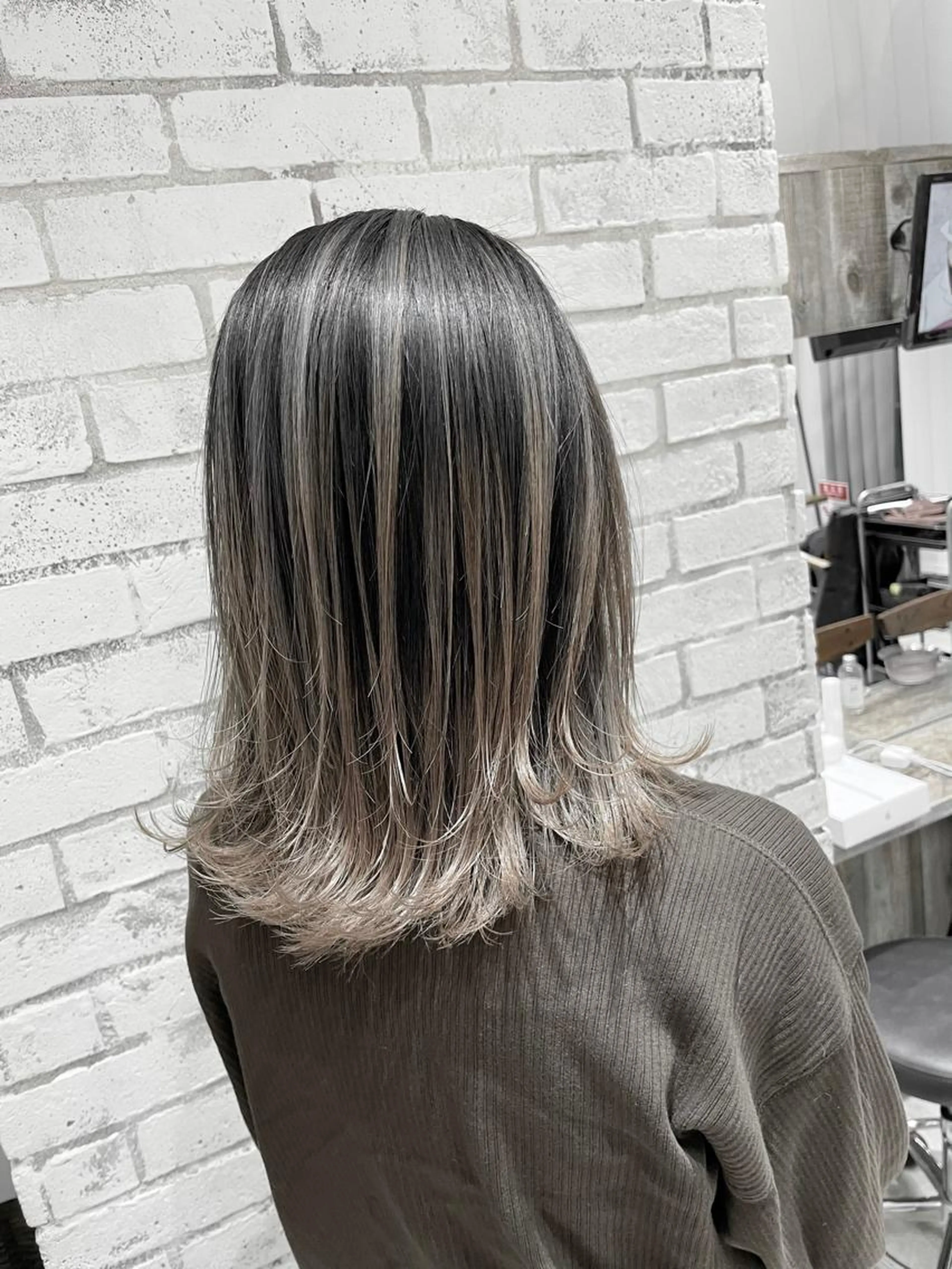 【初めてでも安心◎】失敗しないバレイヤージュ＋ケアブリーチの写真