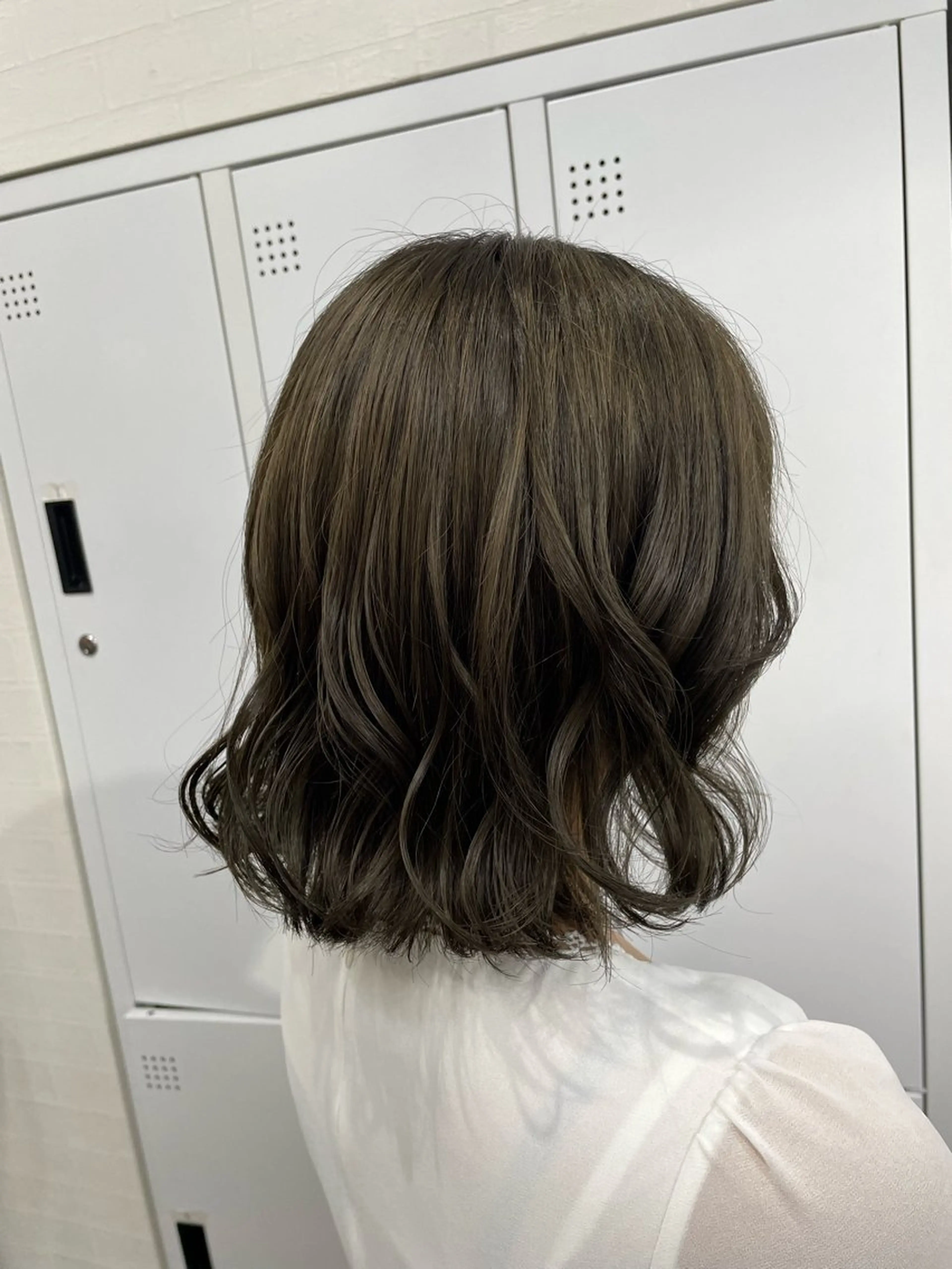 ミディアム 横浜🦋ハイトーン 🫐シャドウルーツのヘアスタイル