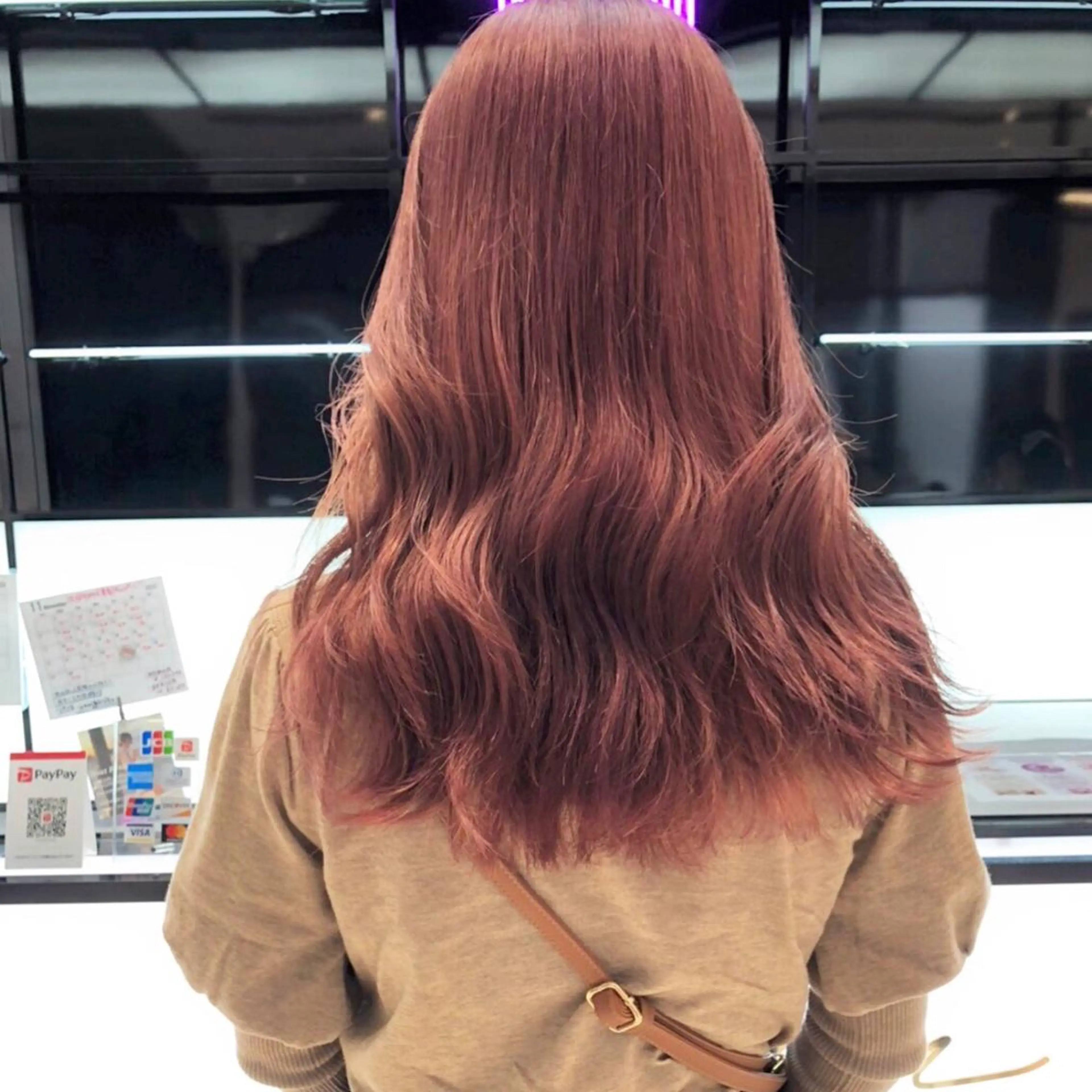 ロング カラー ブリーチ ピンクカラー ピンクパープル パープルカラー カット ヘアカラー 相川 愛実のヘアスタイル