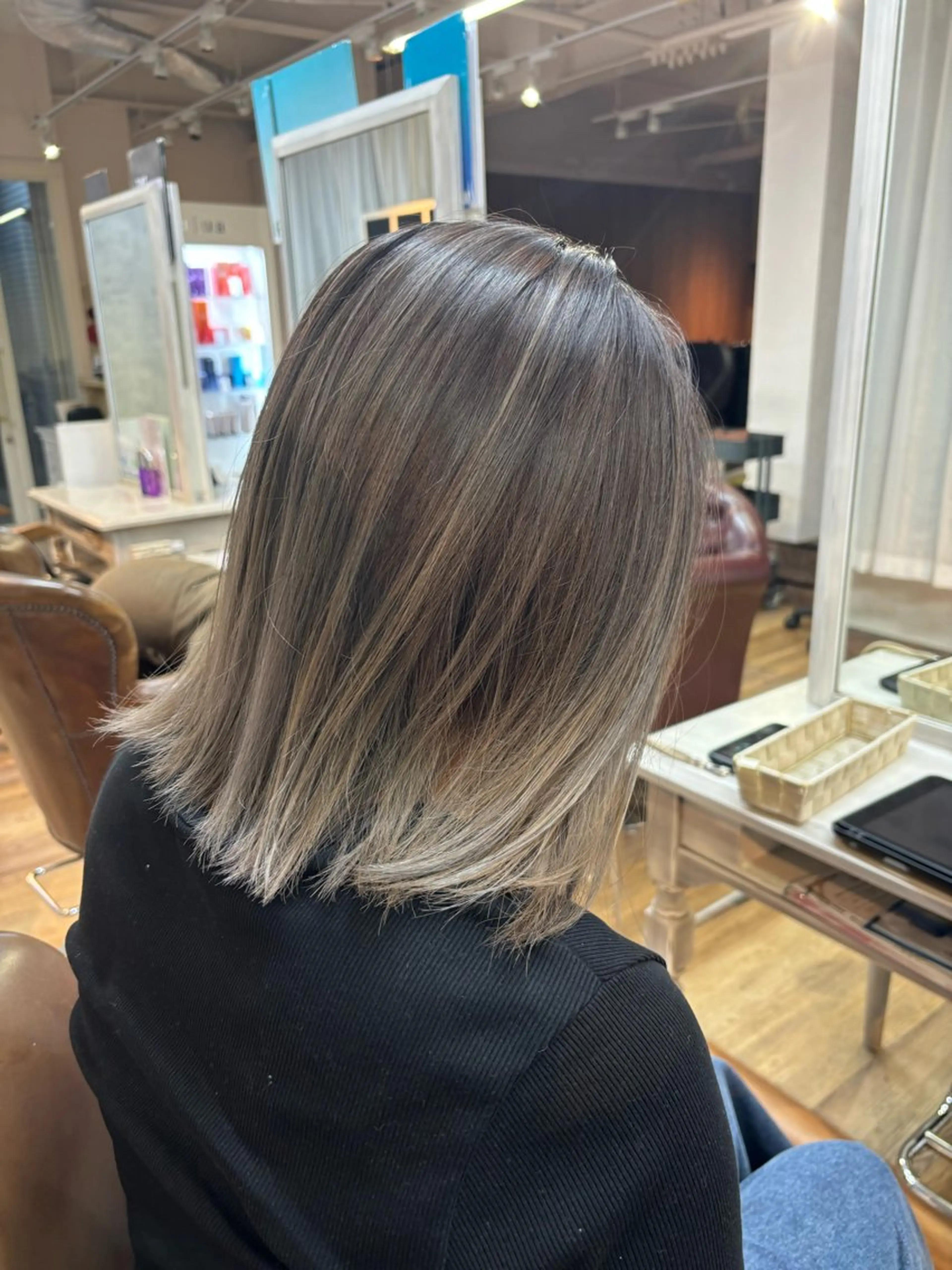 ミディアム カラー apollo yokohama所属・レイヤーカット/ ハイトーン/ミノリのヘアスタイル