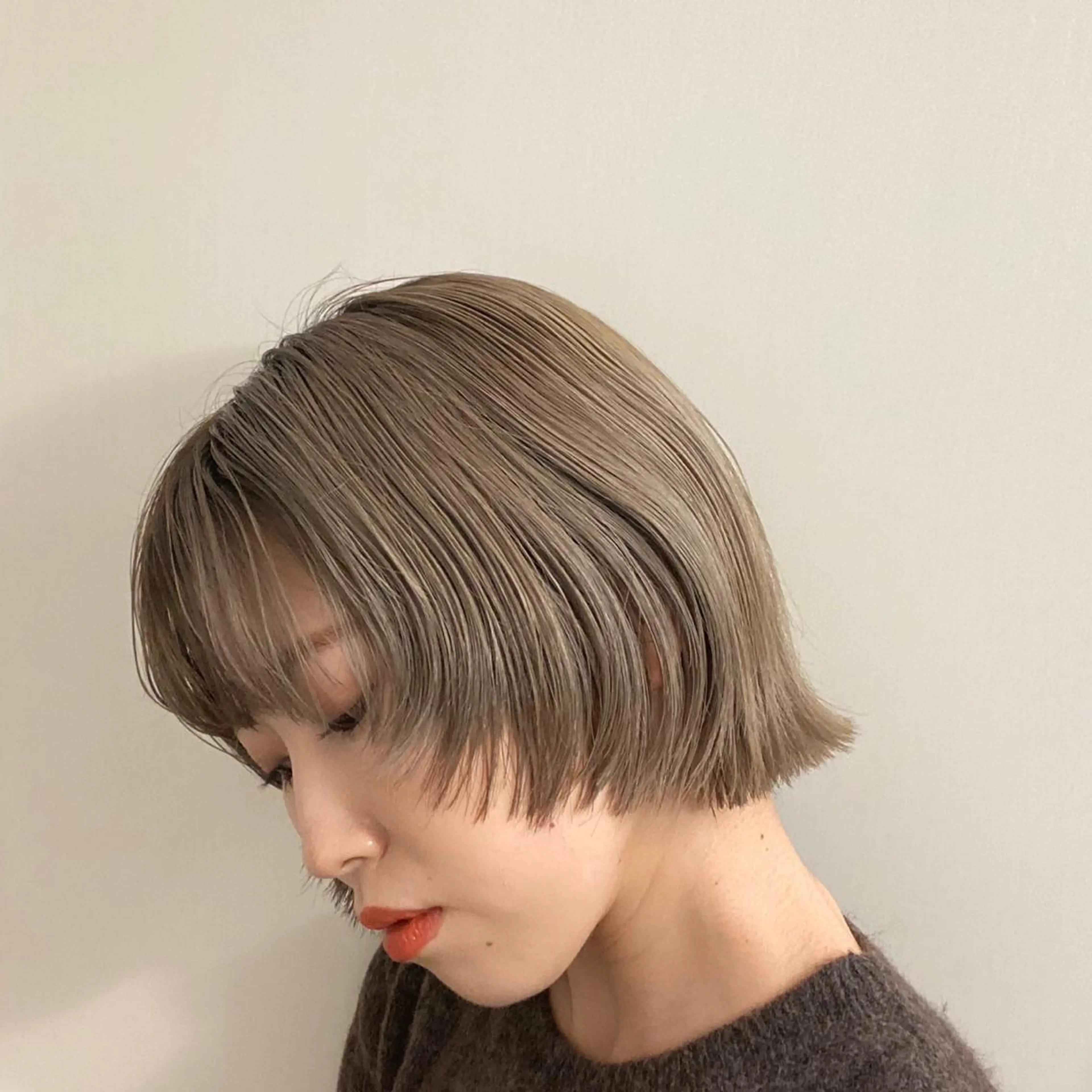 ショート カラー ベージュカラー ブリーチ ボブ ショート・ウルフ✂︎ 安住有咲子のヘアスタイル