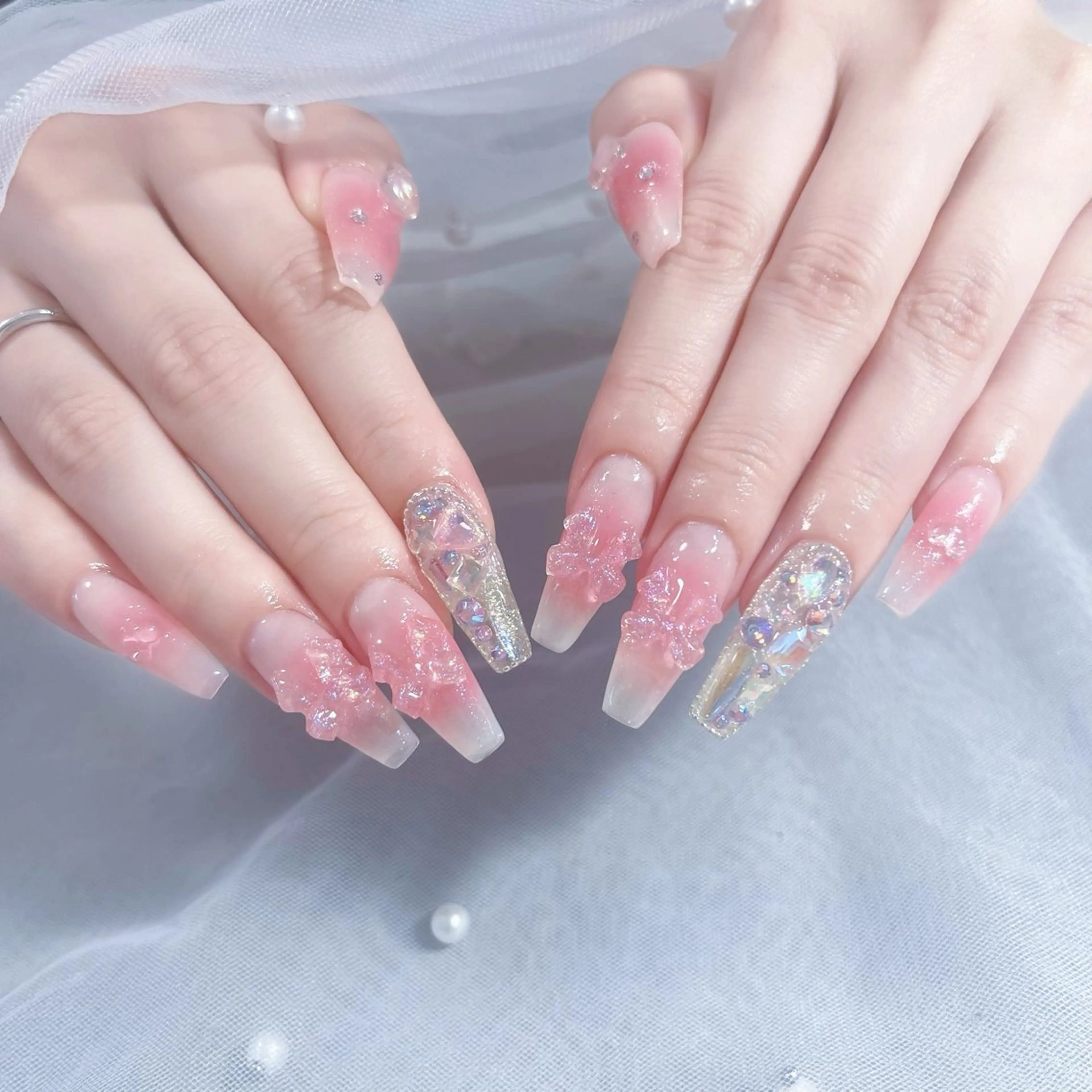 ネイル オーロラネイル クリアネイル フラッシュネイル ジェルネイル グラデーション ハンドネイル Amee Nail Salonのネイルデザイン