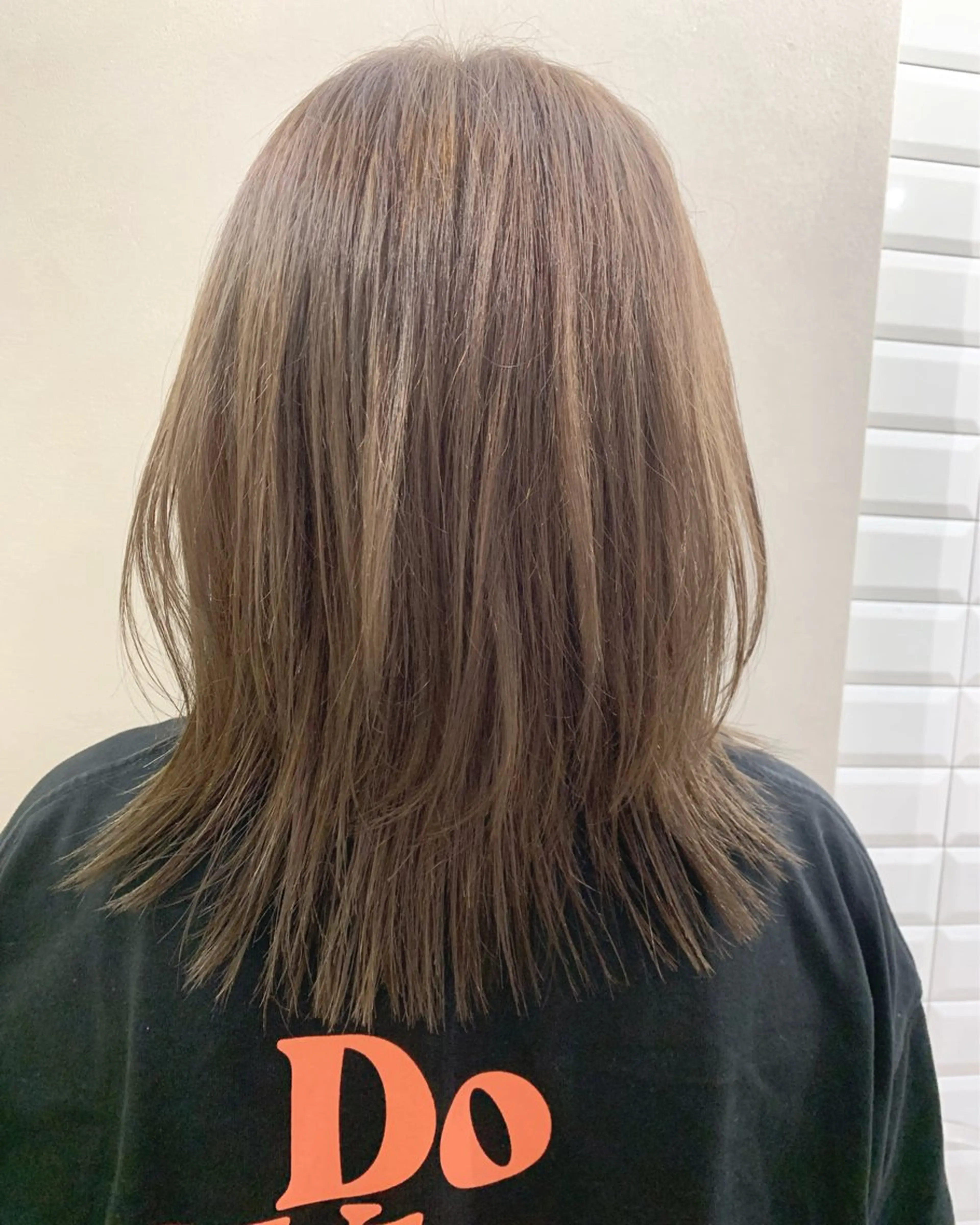 セミロング カラー ベージュカラー ブリーチ ミルクティーベージュ カット ヘアカラー トリートメント hub hair レイヤー/透明感のヘアスタイル