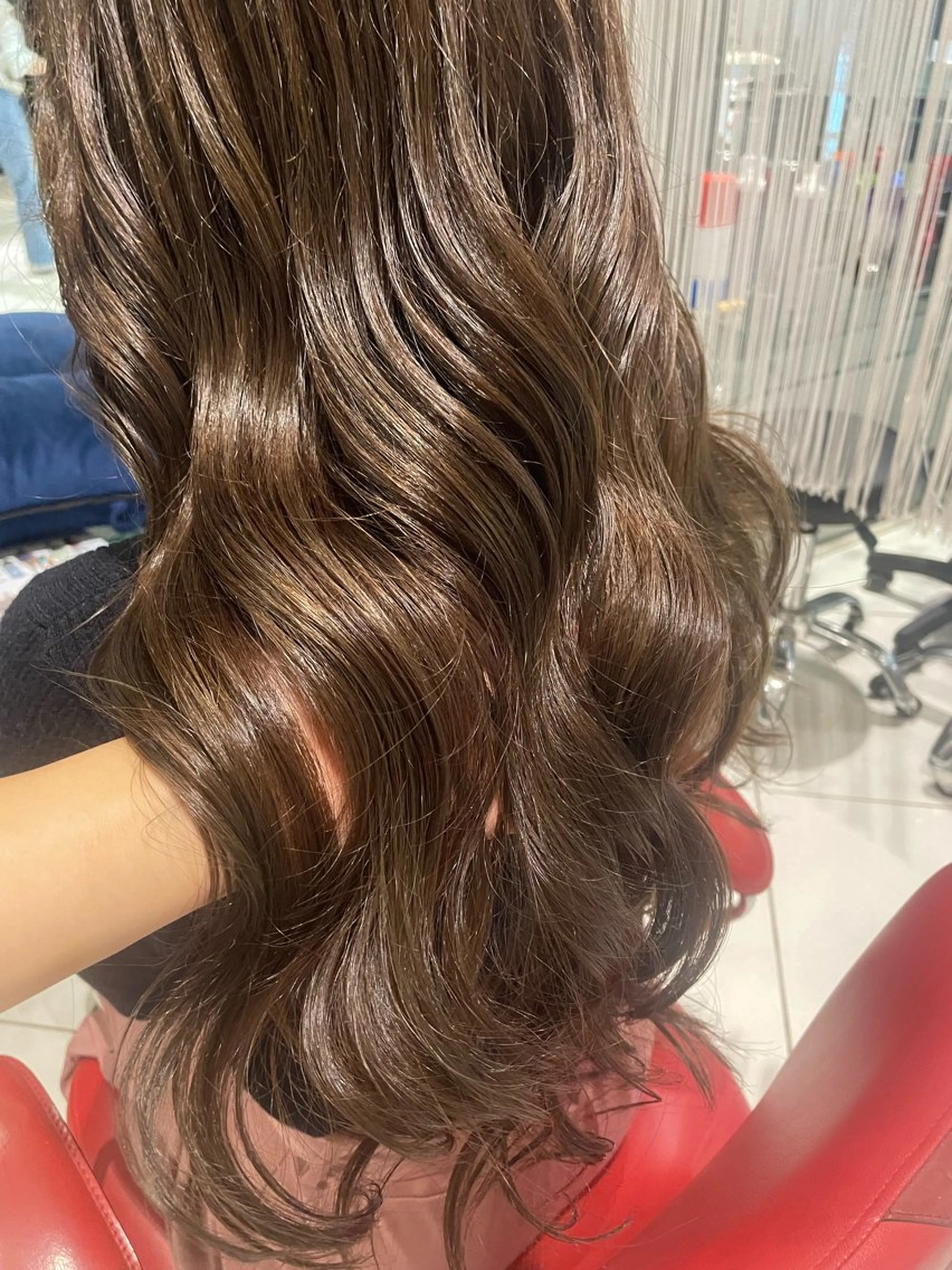 ロング カラー ベージュカラー 松葉 小春のヘアスタイル