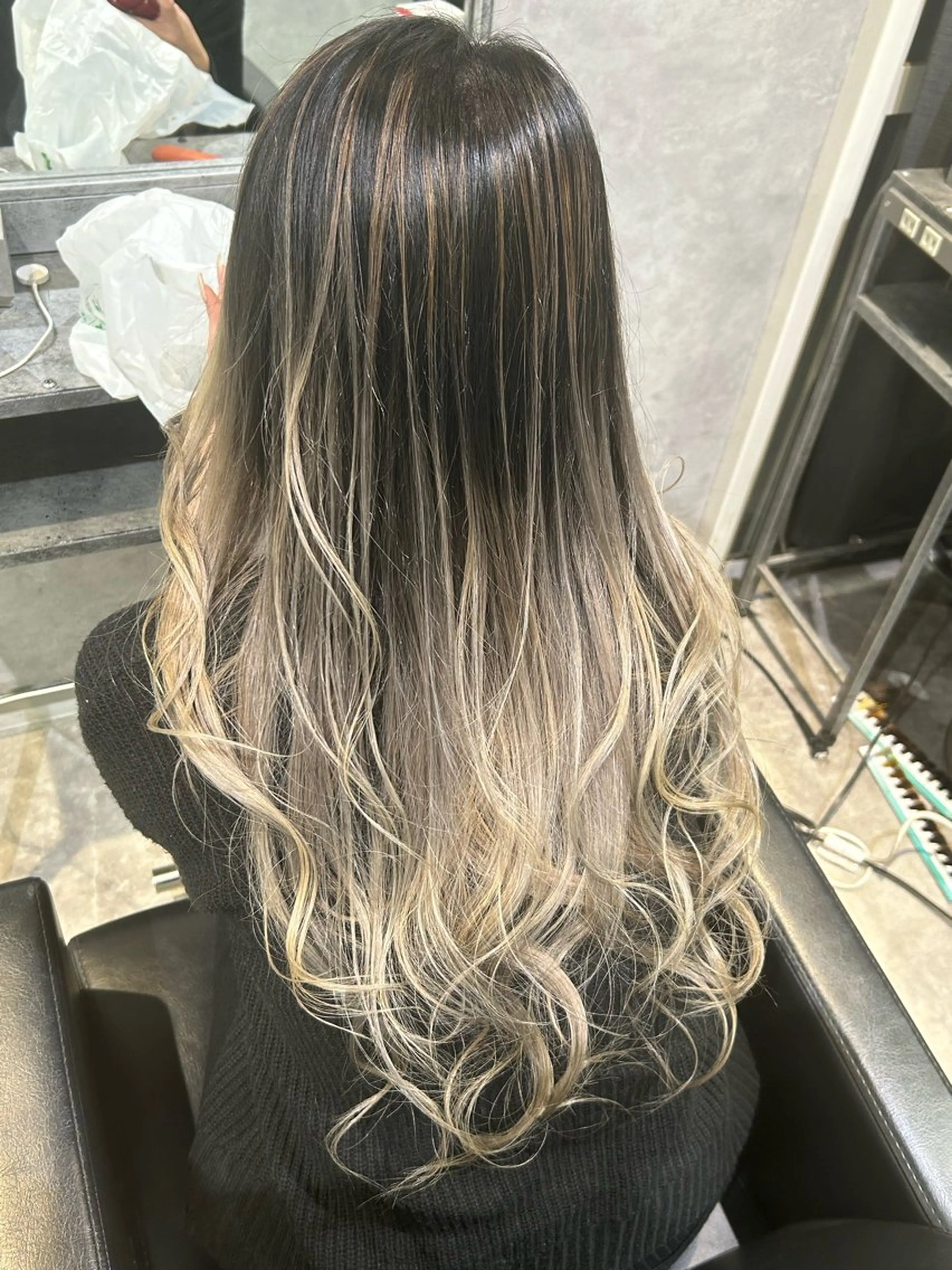 ロング レイヤーカット yosuke 梅田/バレイヤージュのヘアスタイル