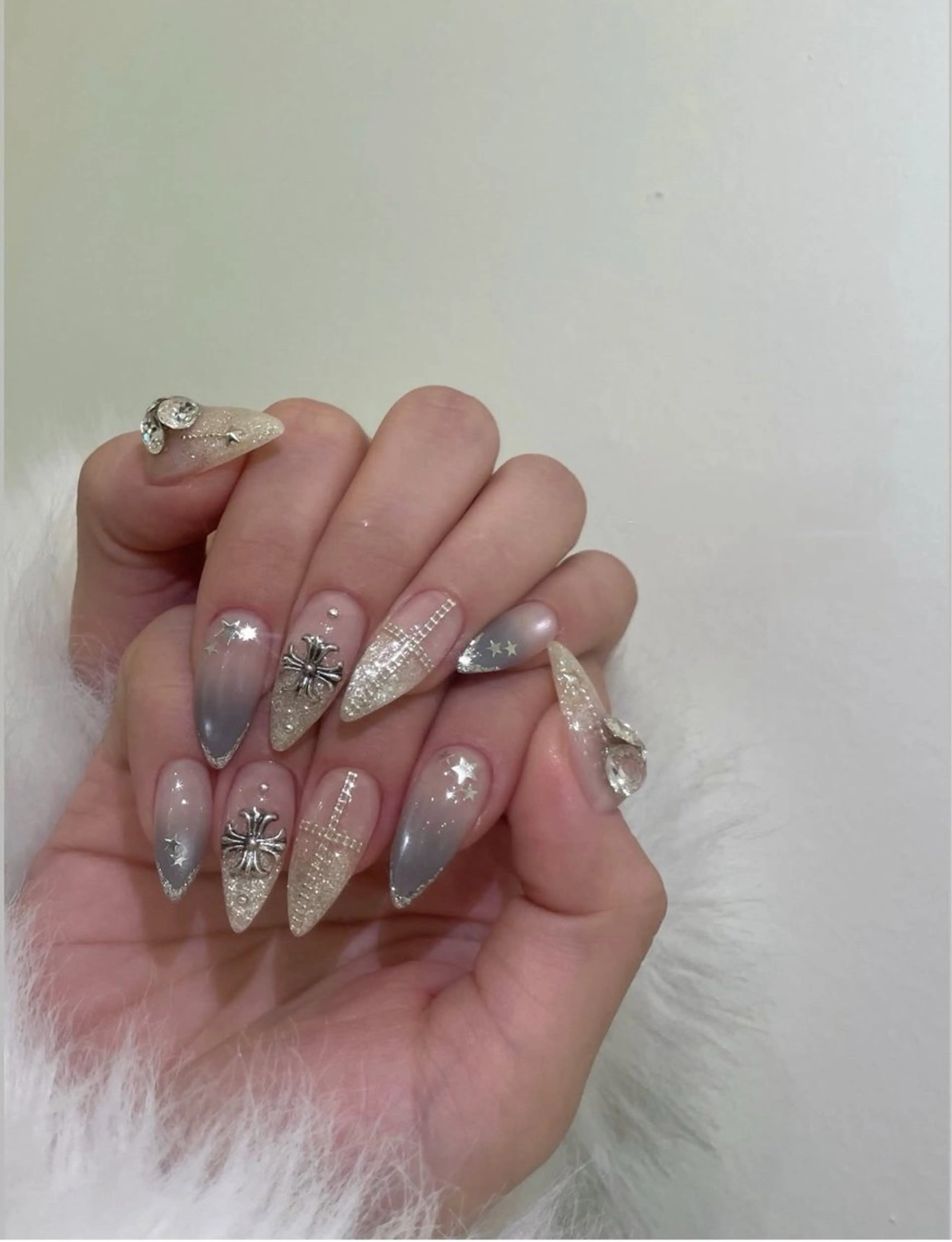 ネイル フラッシュネイル フレンチネイル グラデーション キラキラネイル 韓国ネイル ハンドネイル Lina nail所属・Lunaa 池袋のネイルデザイン