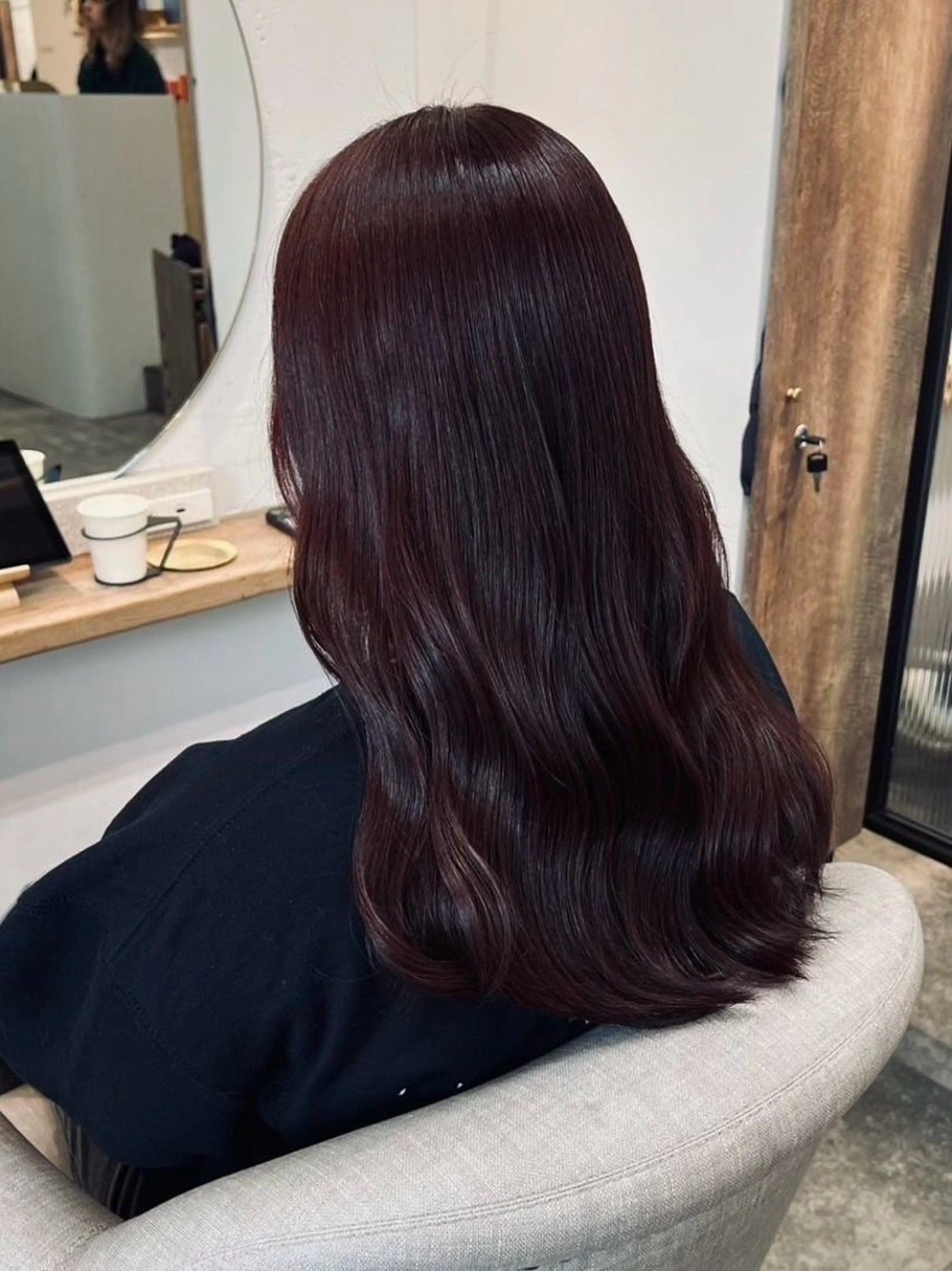 ロング カラー レッドカラー AILERON 神村のヘアスタイル