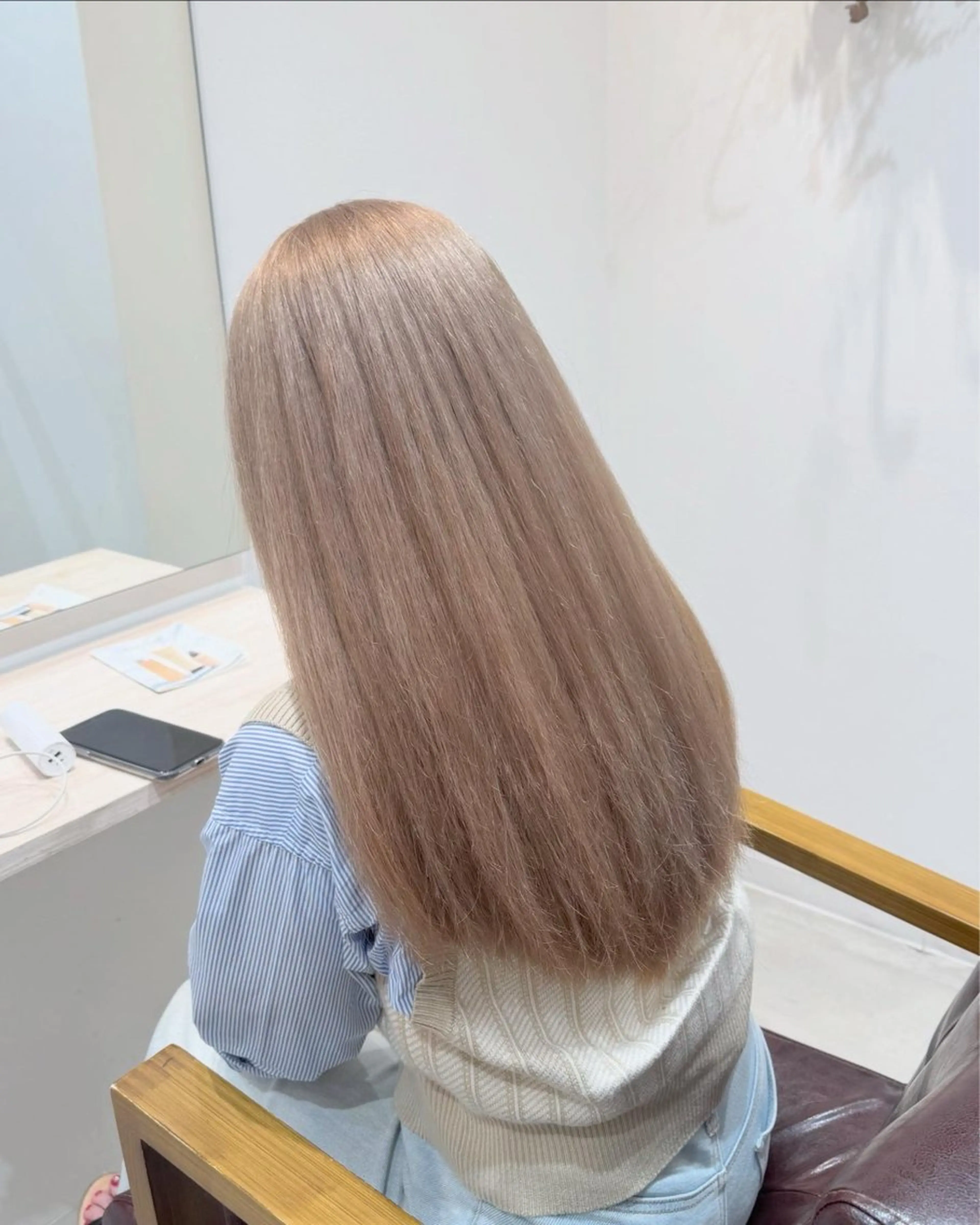 ロング カラー 切りっぱなしボブ バレイヤージュ ベージュカラー ブリーチ ブロンド ほの カラー特化/ ブリーチ/ボブのヘアスタイル