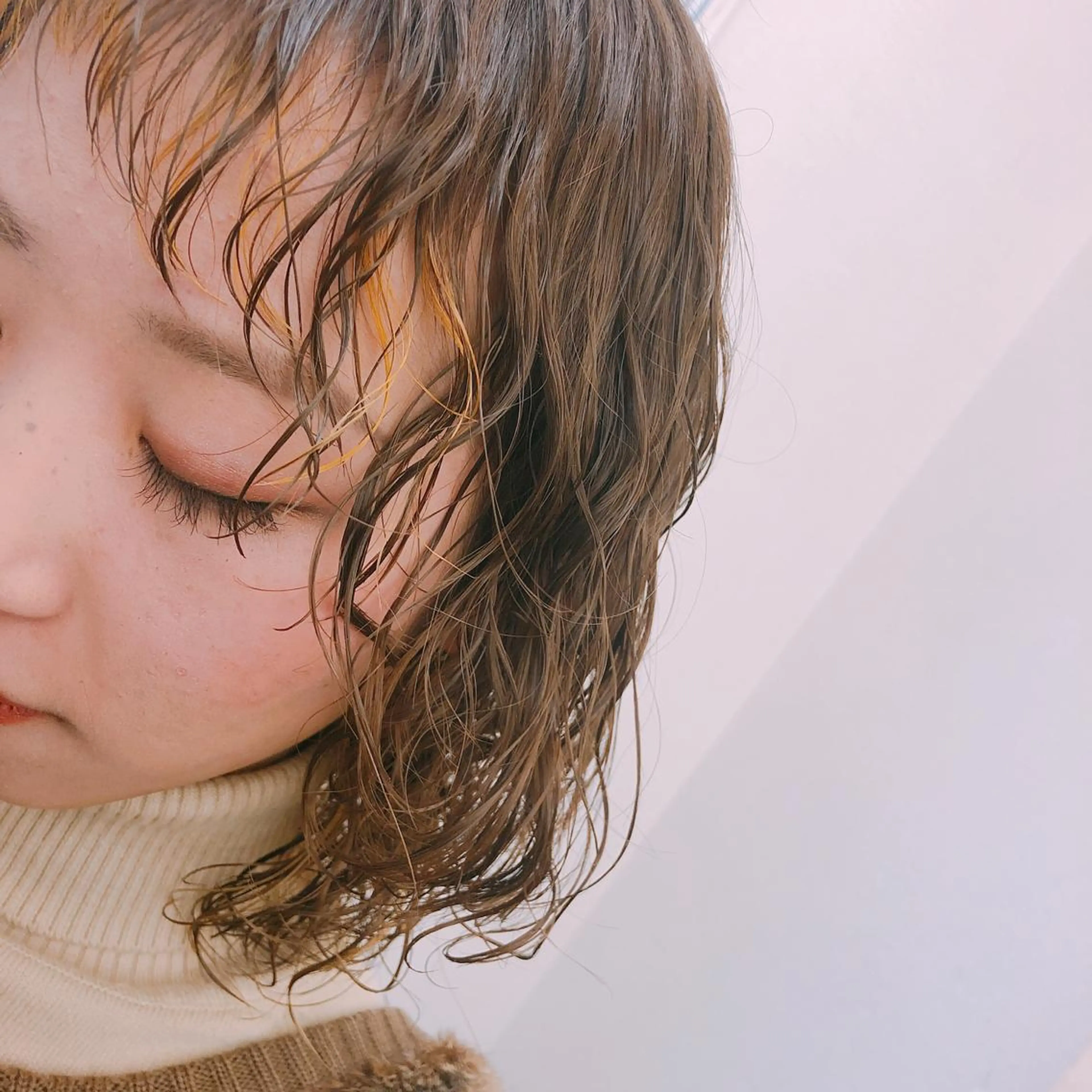 ミディアム イエローカラー 渡邊 唯のヘアスタイル
