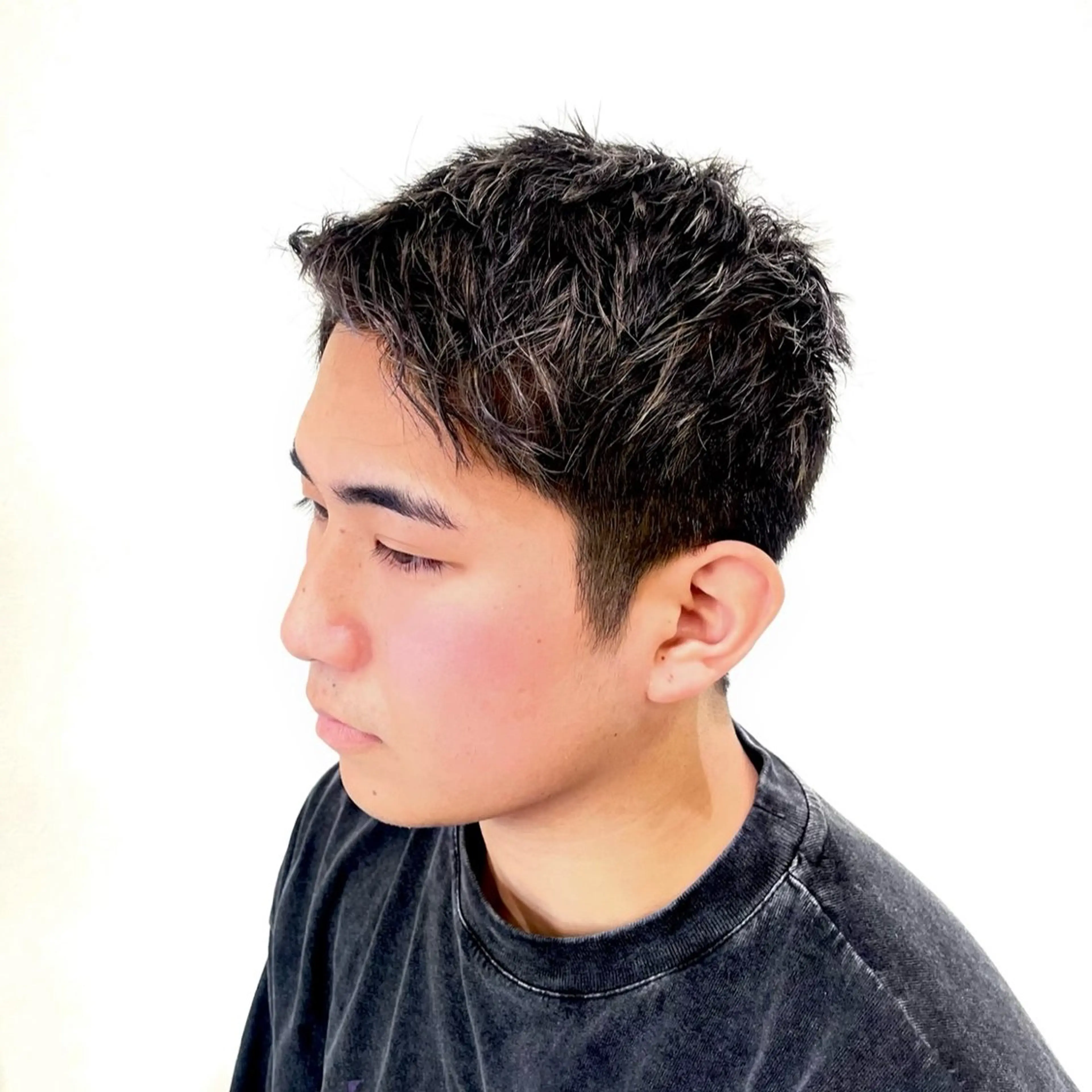 ショート カラー メンズ メンズブリーチ ビジネス フェードカット メンズハイライト メンズメッシュ ヘアカラー メンズ支持率No.1 /大船メンズパーマのヘアスタイル