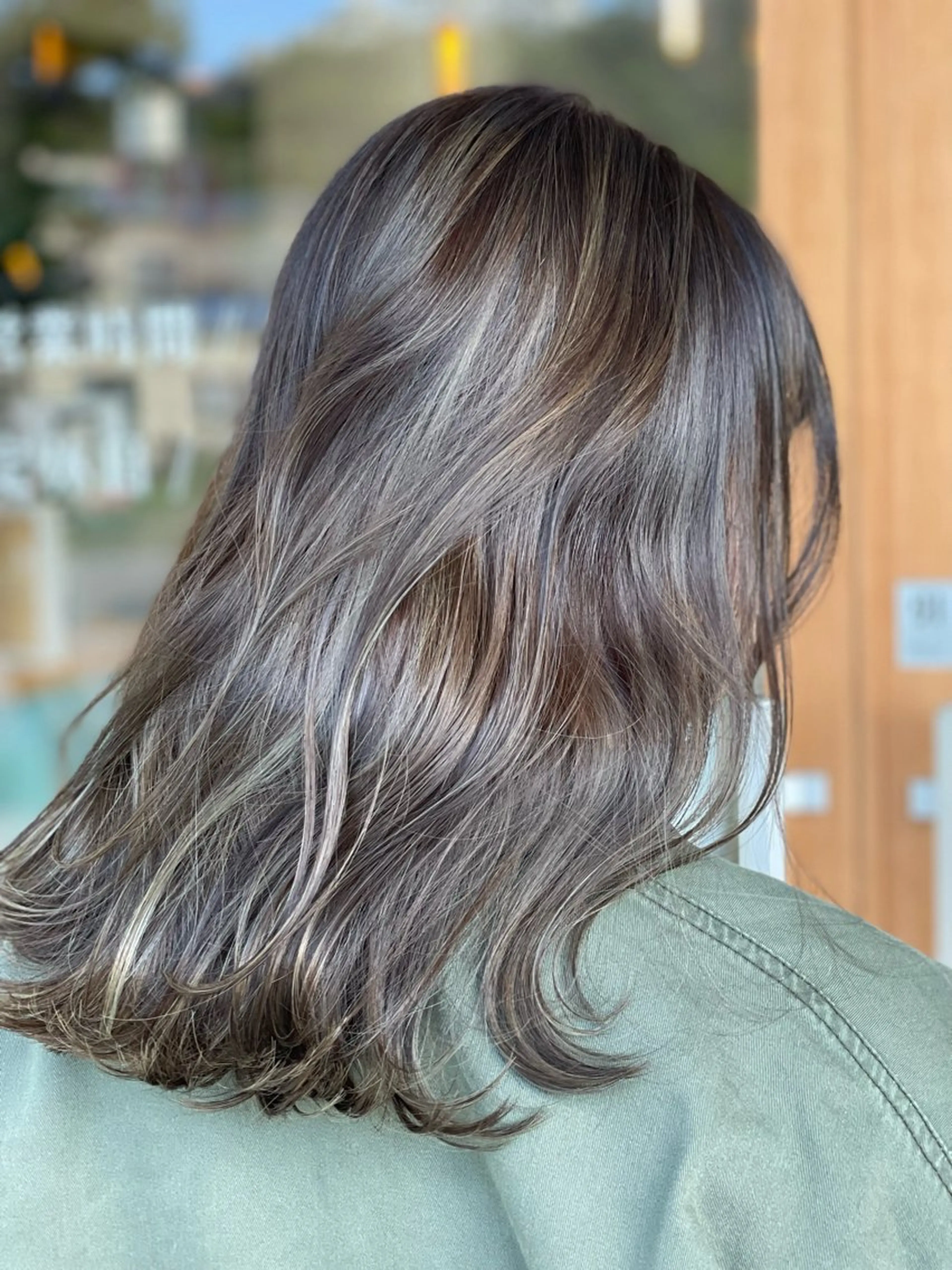 ロング カラー グレージュ ハイライトカラー ハイライト ヘアカラー トリートメント Snaly カラー特化ページのヘアスタイル