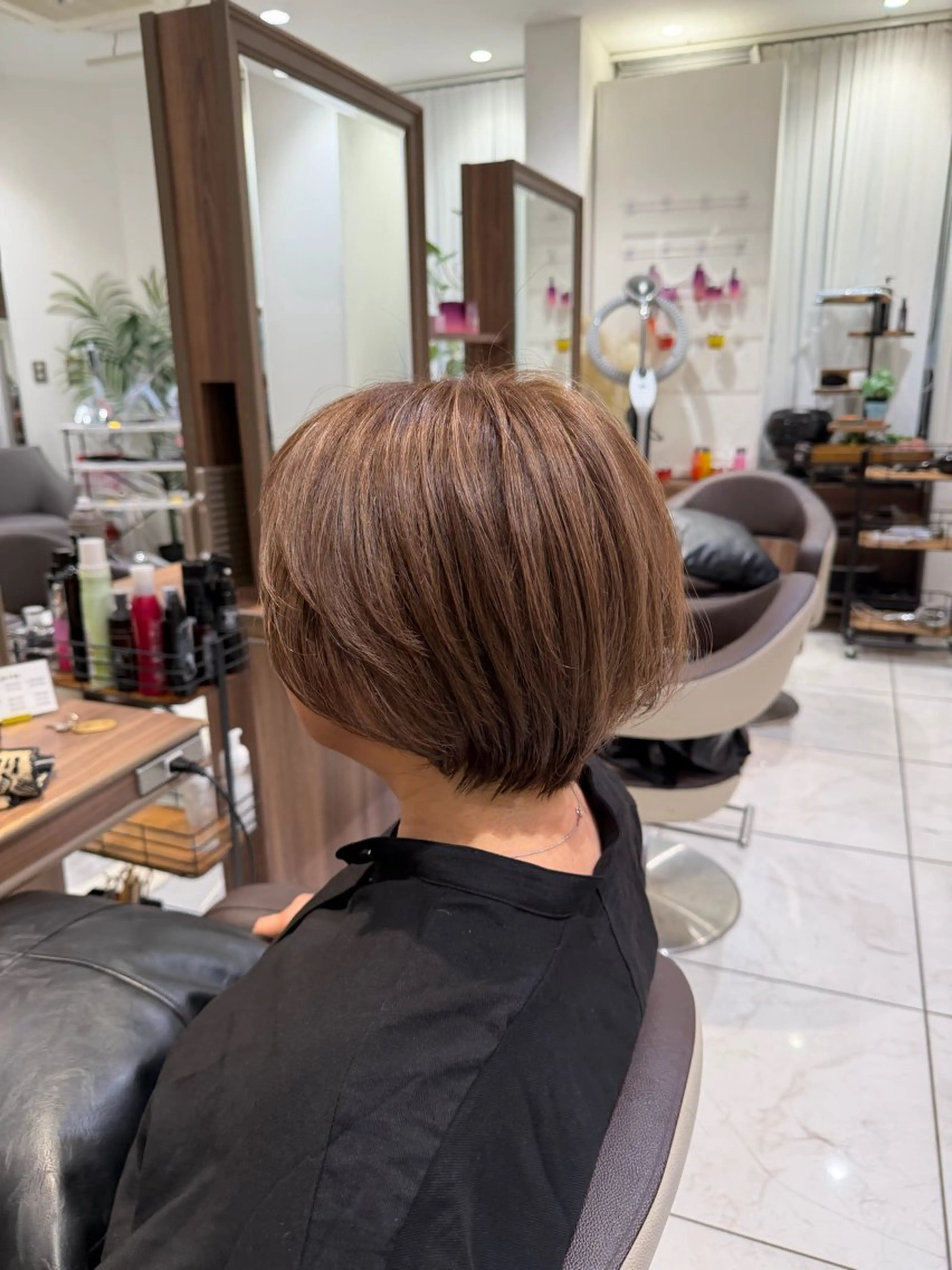 ショート カラー バレイヤージュ ハイライトカラー ハイライト レイヤーカット ヘアカラー 🇰🇷韓国ヘア★ 副店長.쿠리타⭐︎のヘアスタイル