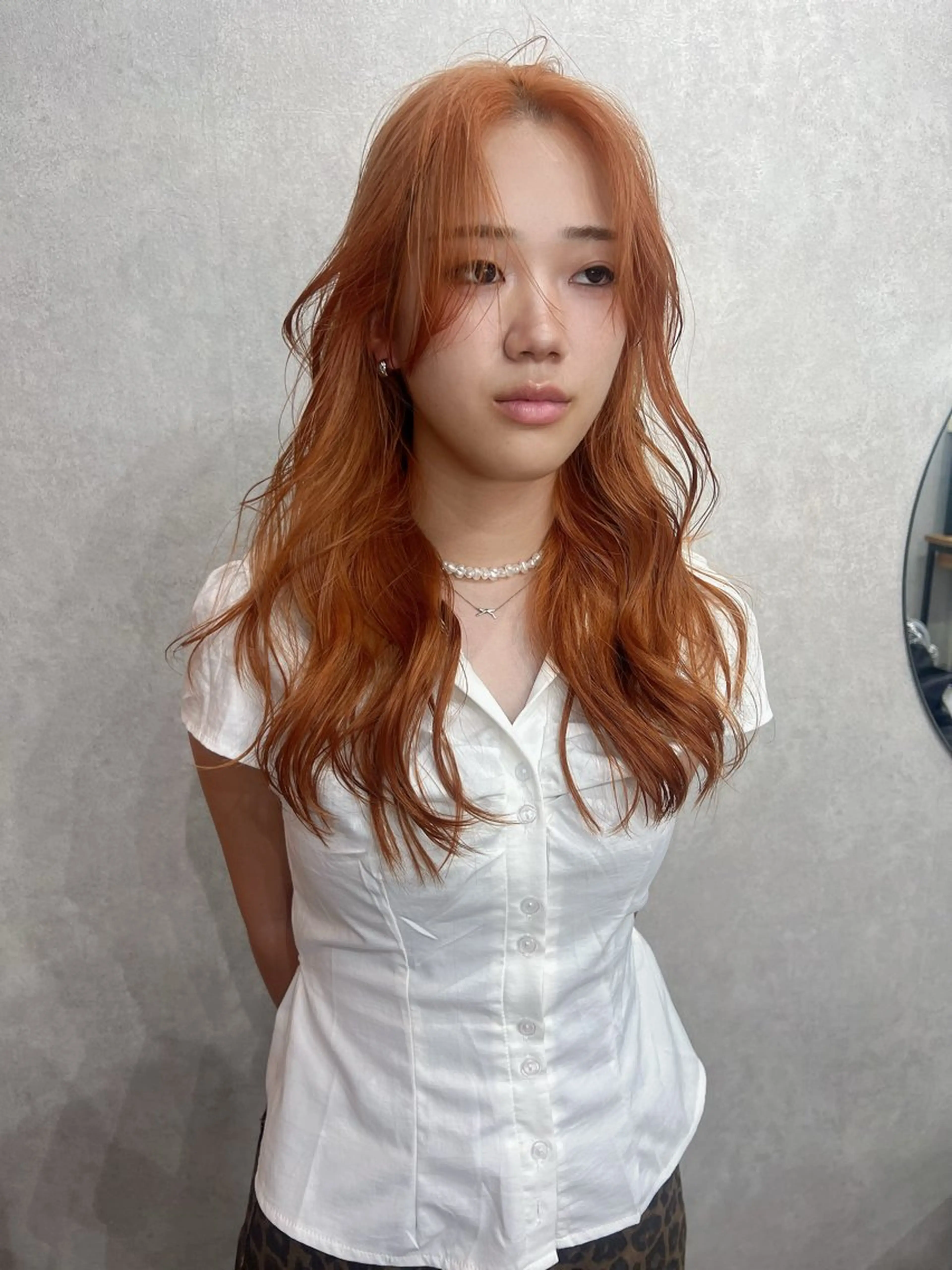 セミロング セミロングパーマ ボブ 顔周りカット レイヤーカット カット ヘアカラー YUI ハイトーンカラーのヘアスタイル