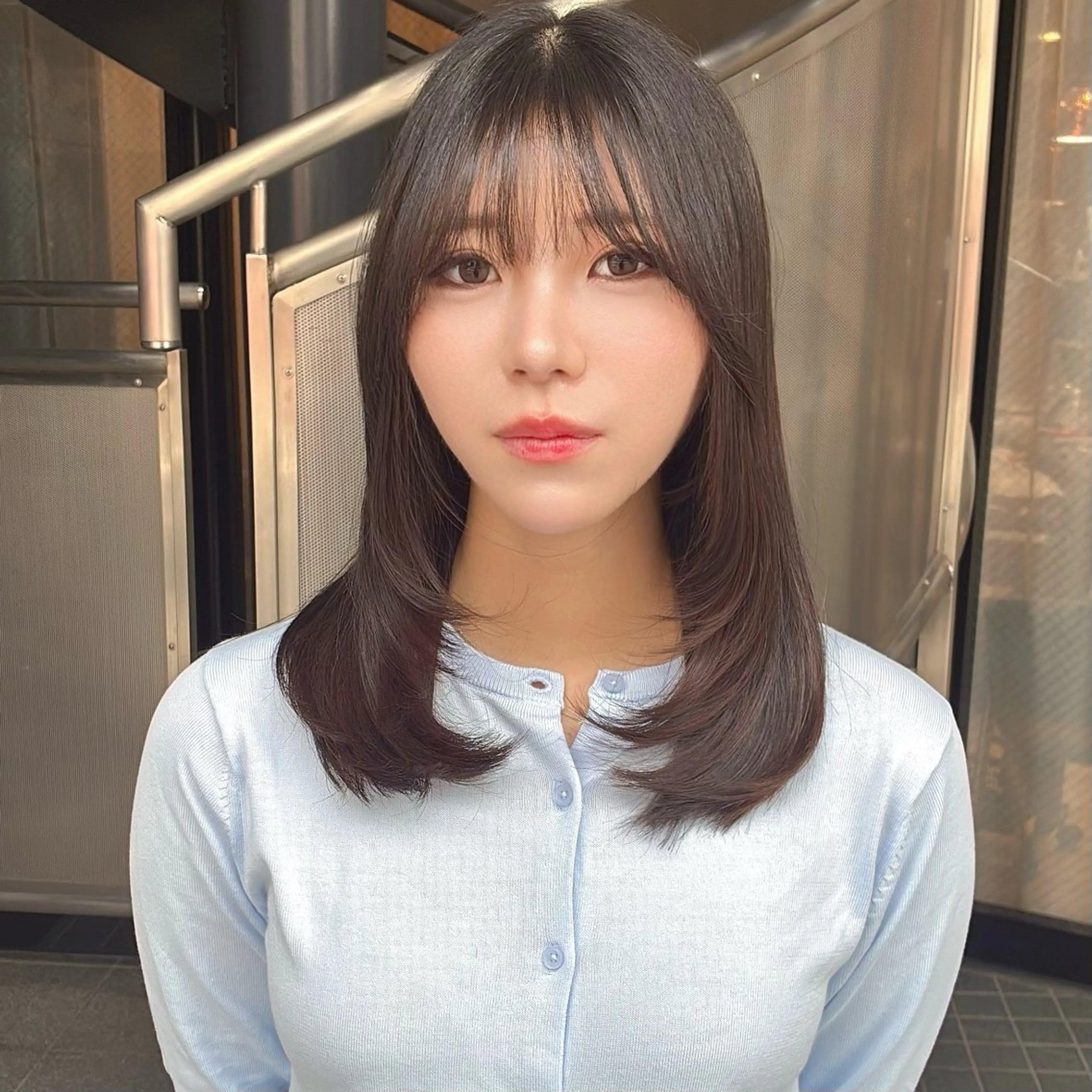 ミディアム レイヤーカット カット ヘアカラー calna 古賀 菜摘のヘアスタイル