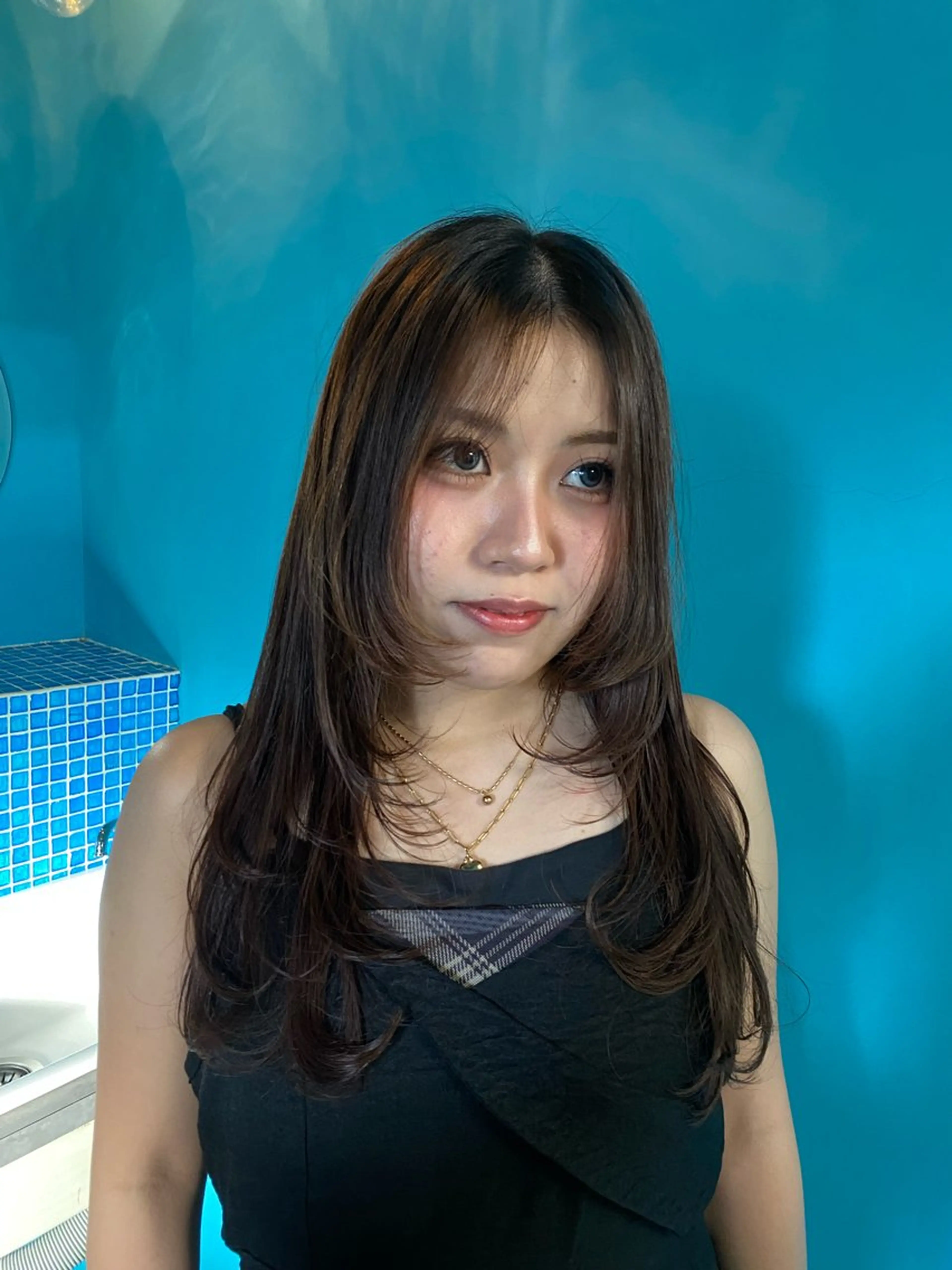 ロング トクザト アイニのヘアスタイル