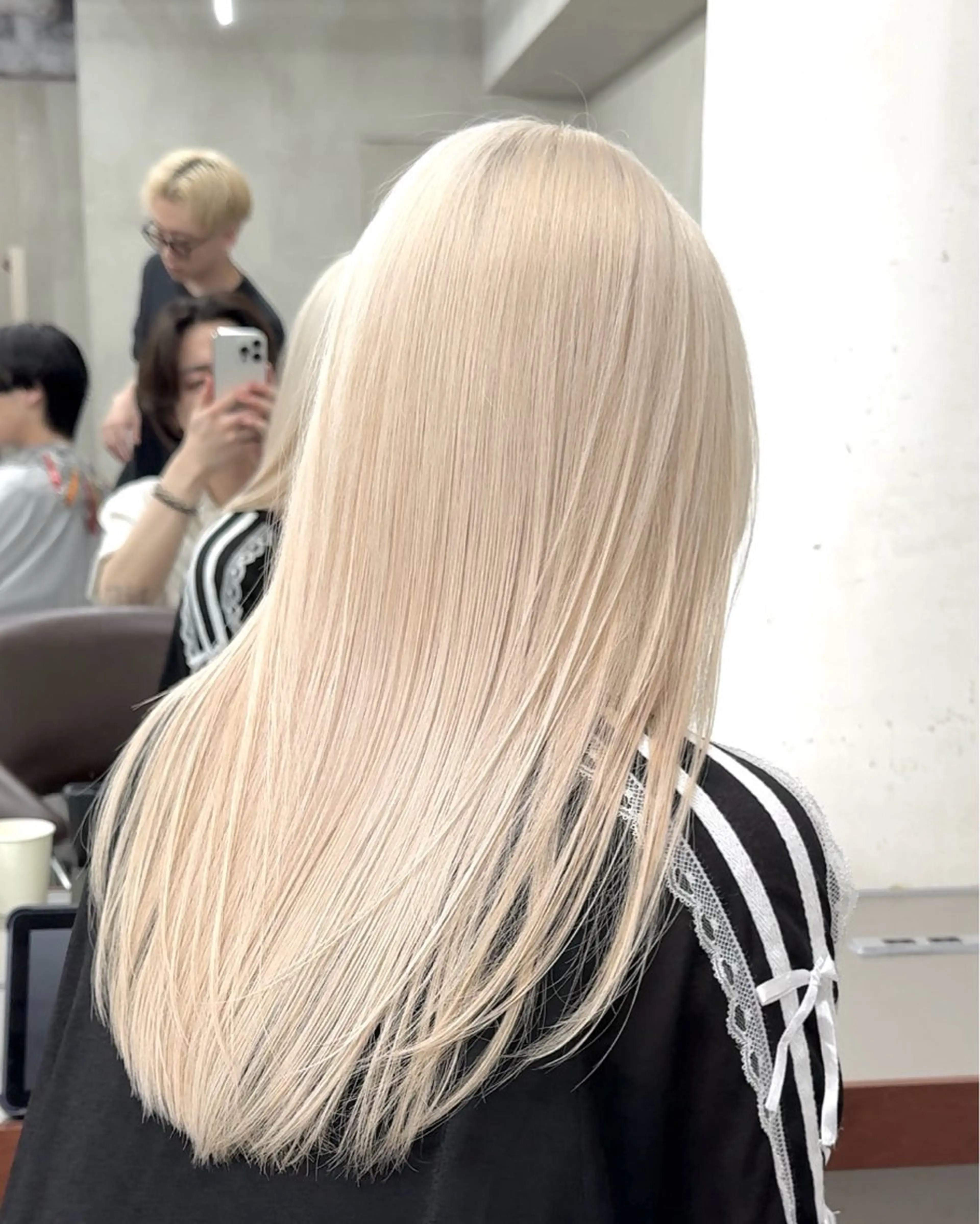 ロング カラー アッシュ ベージュカラー ブリーチ ケアブリーチ ダブルカラー カット ヘアカラー トリートメント ブリーチ　ハイトーン 特化🌈フジタハルキのヘアスタイル