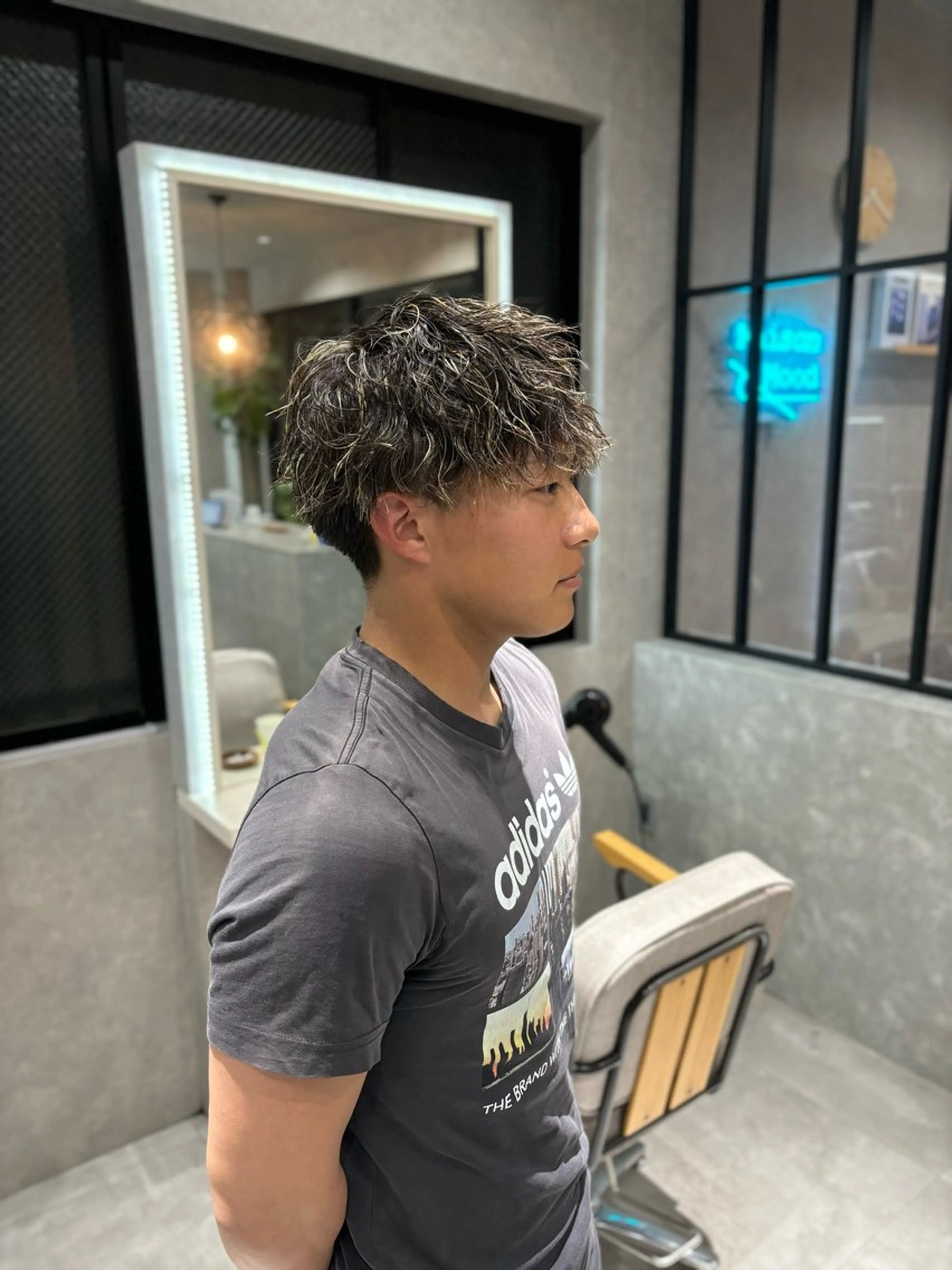 ショート カラー メンズ メンズハイトーン マッシュウルフ マッシュ メンズパーマ 刈り上げ カット ヘアカラー 長谷川 湧のヘアスタイル