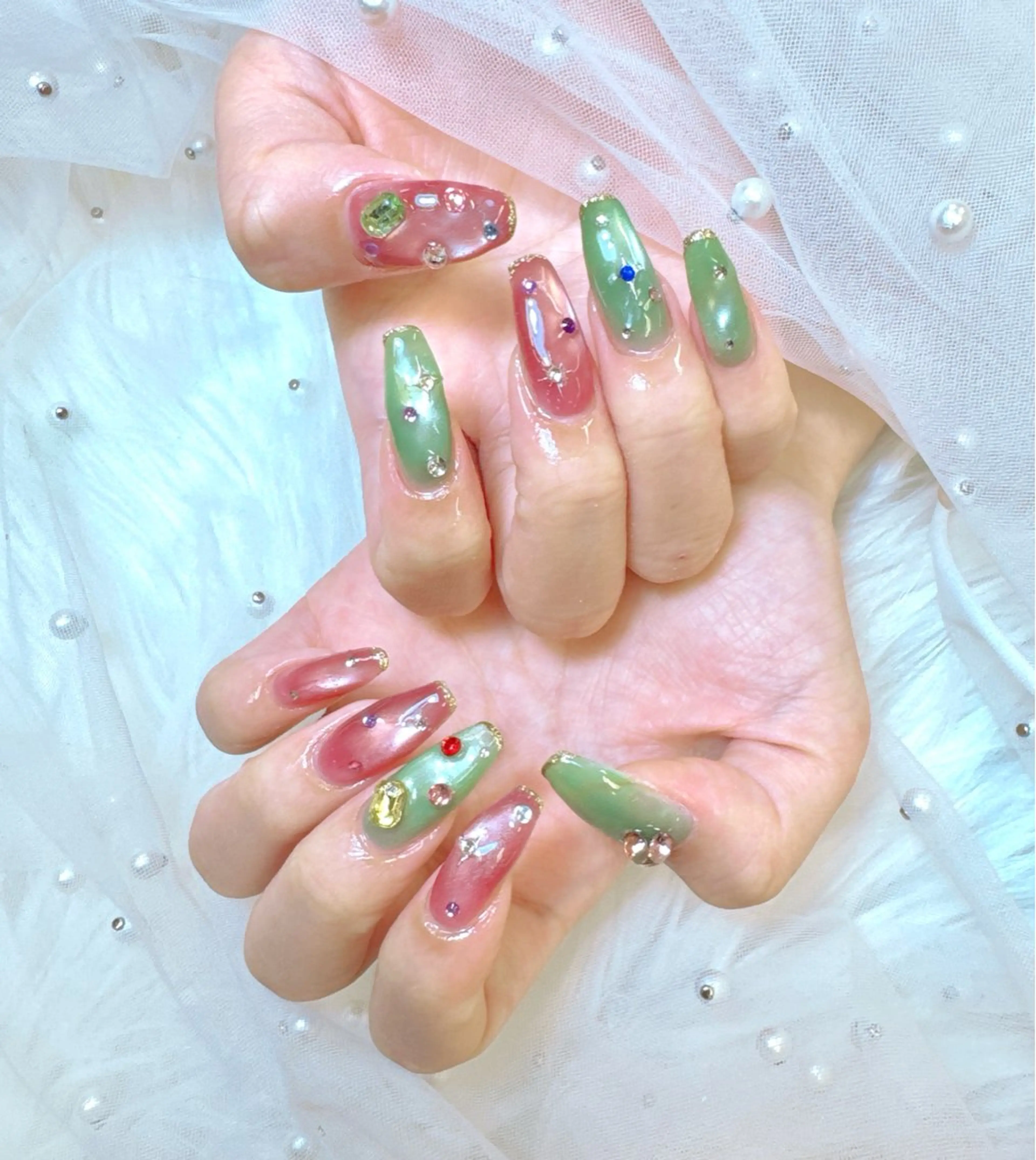 ネイル 成人式 フレンチネイル ジェルネイル ガラスフレンチ ハート ハンドネイル Queeens nailのネイルデザイン
