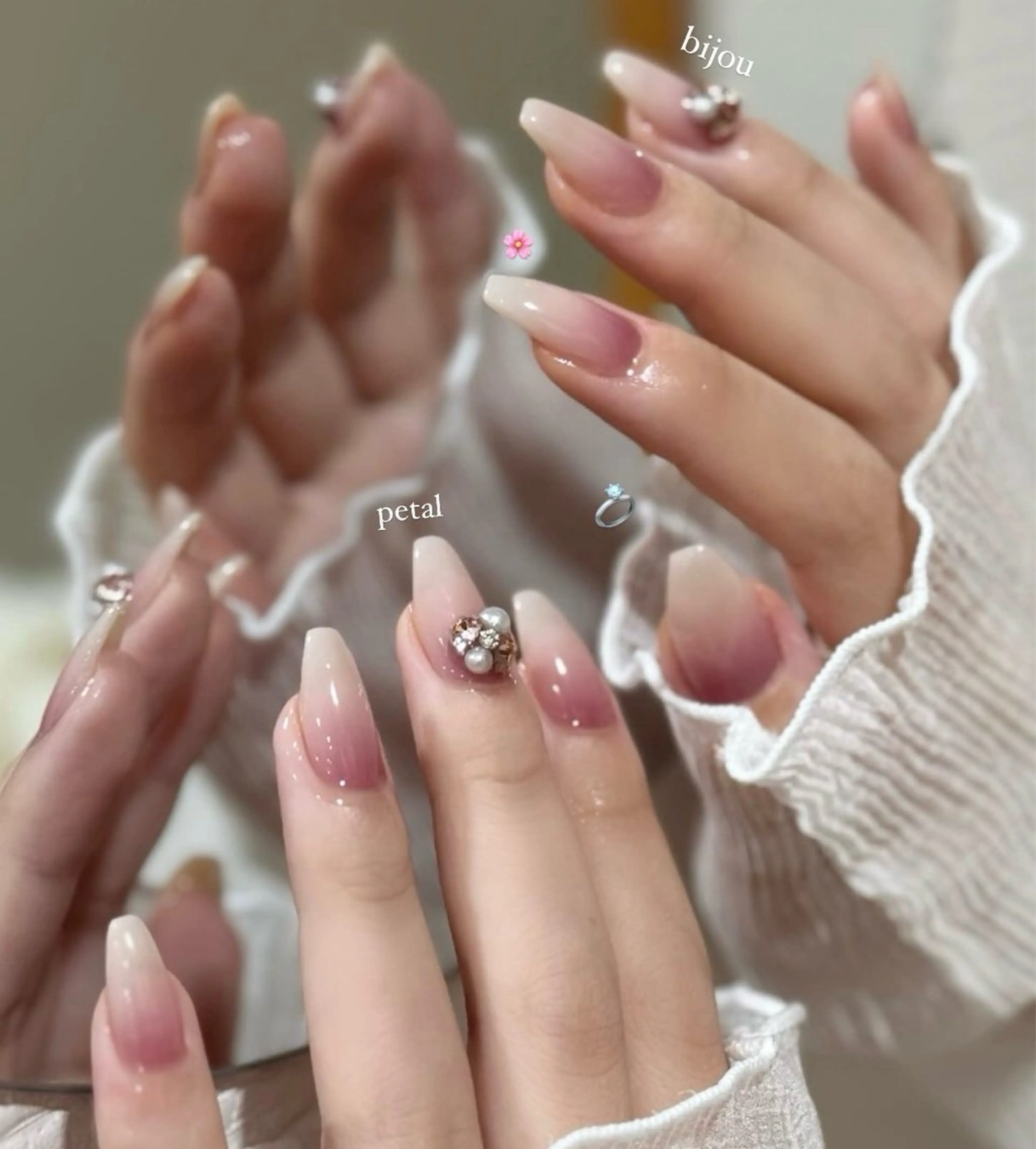 𝐡𝐚𝐧𝐝｜ジュワッと花びらネイル🌺🫧の写真