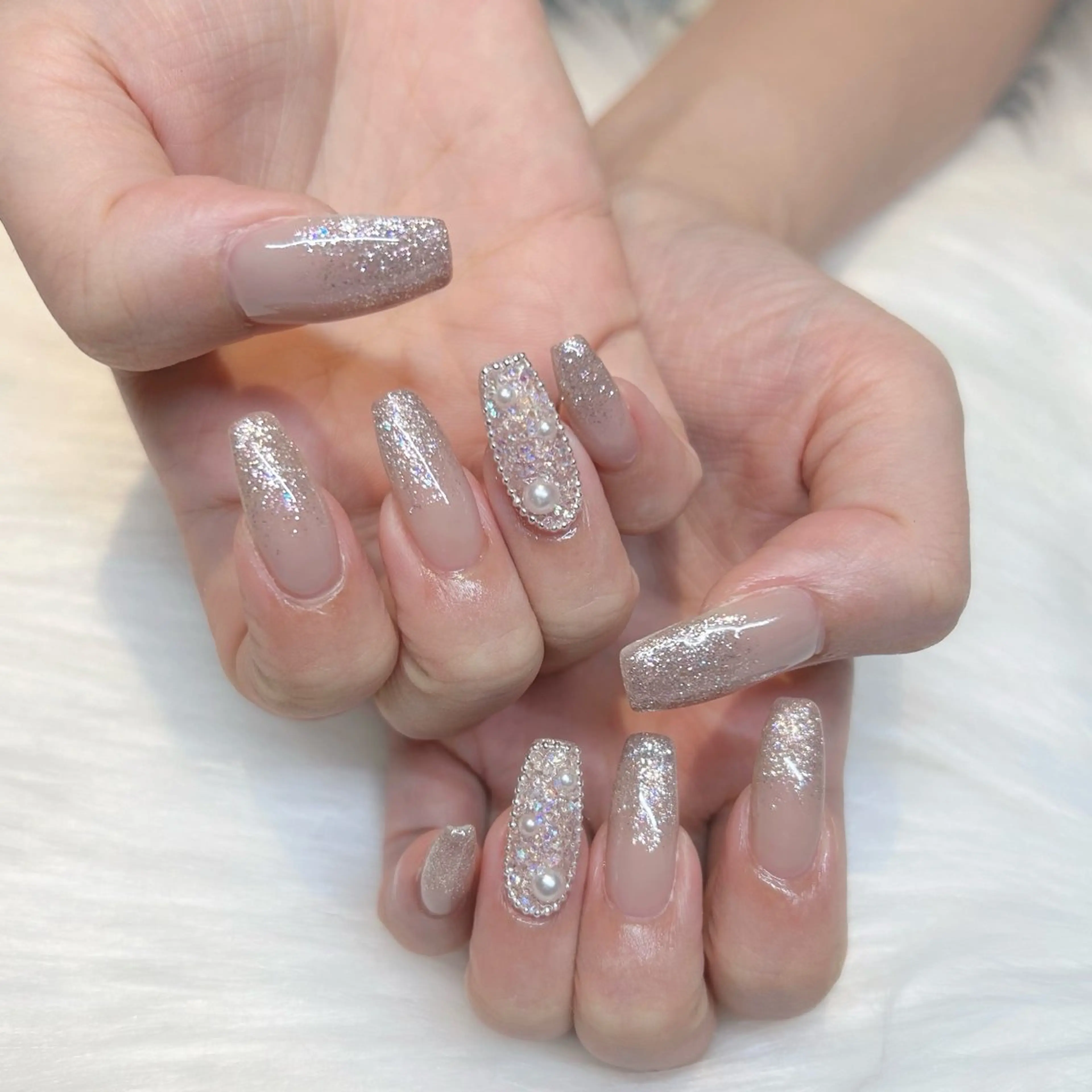 ネイル ガーリー グラデーション キラキラネイル ラメ(グリッター) ラメグラデーション ハンドネイル ぷりゅねる 心斎橋のネイルデザイン