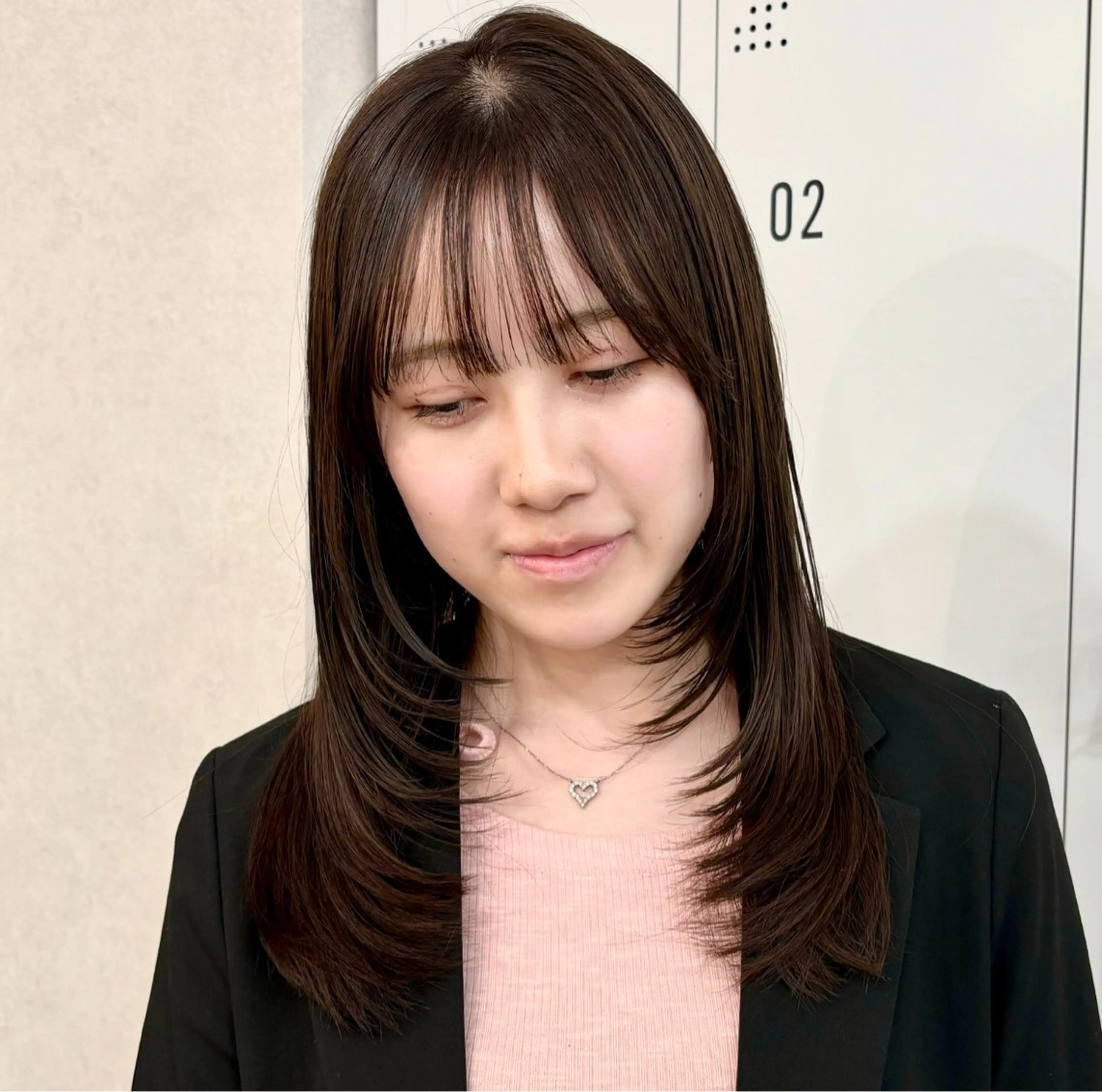 セミロング カラー ブラウンカラー レイヤーカット ネヅ カオルのヘアスタイル