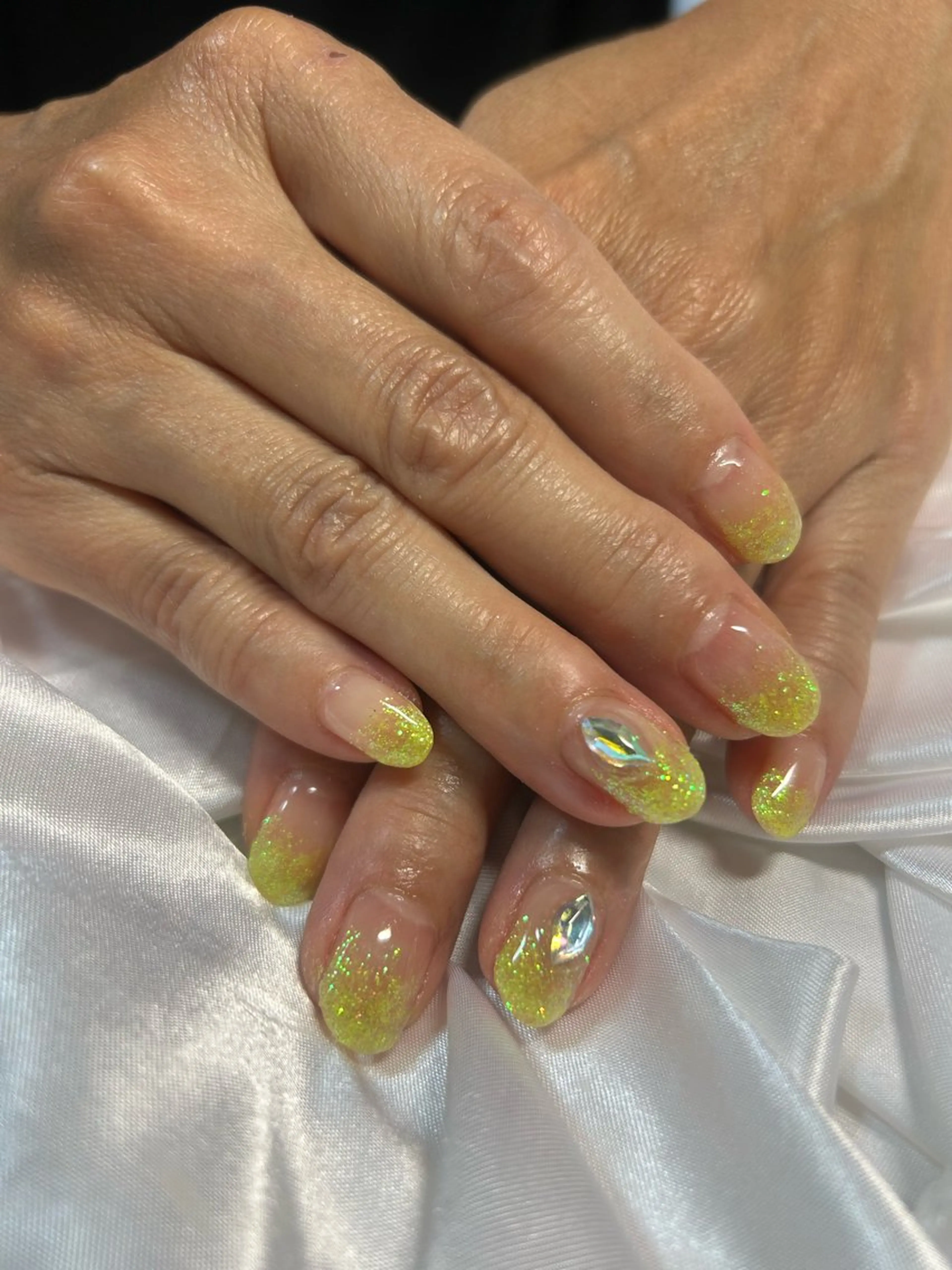 ネイル ラメ(グリッター) ラメグラデーション ストーンネイル NailSalon Beniceのネイルデザイン