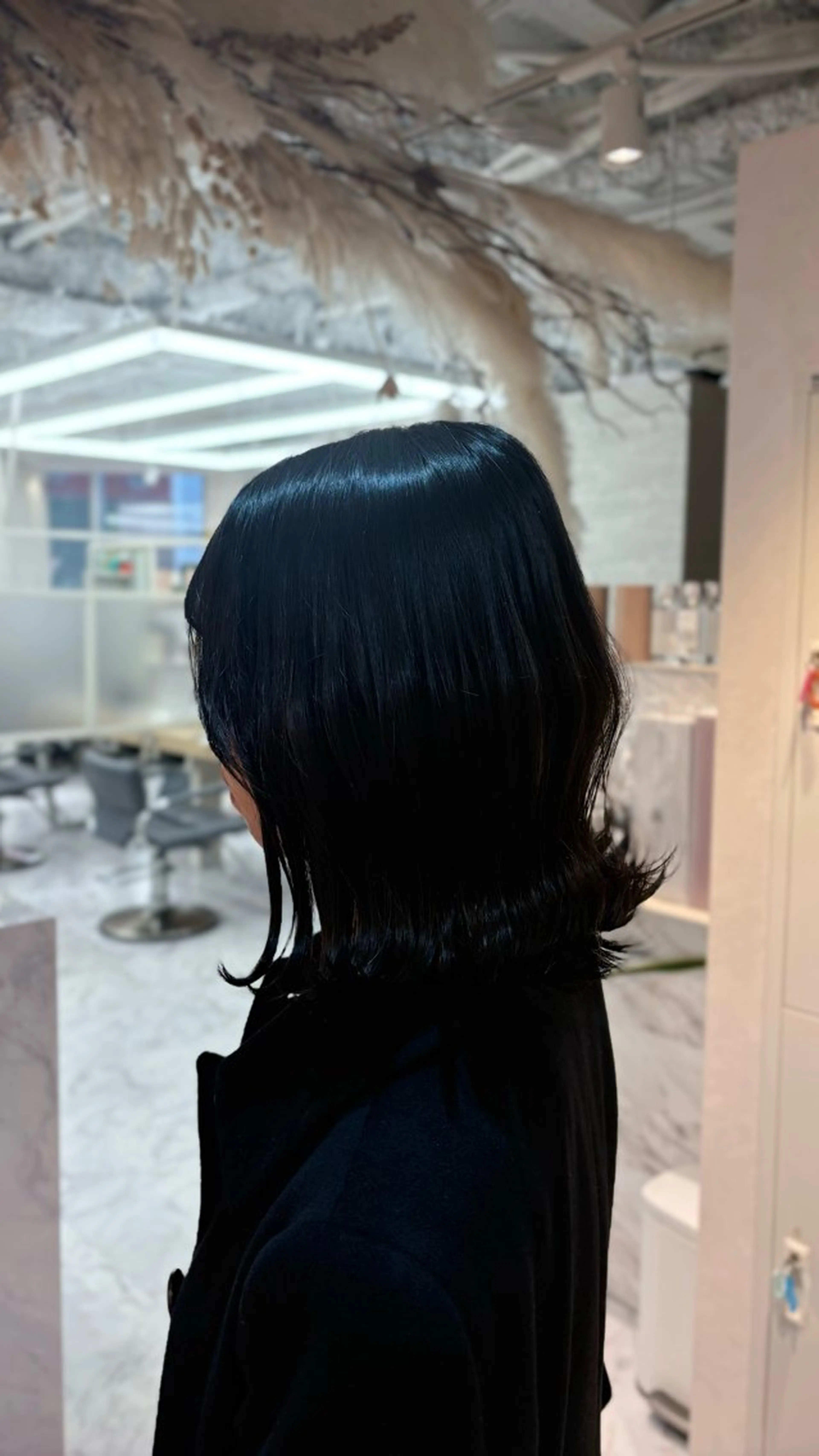 ミディアム ヘアアレンジ くびれヘア 外ハネヘア youres hair 髪質改善トリートメント&ヘッドスパ 新宿west店所属・小林春月 /新宿美容師のヘアスタイル