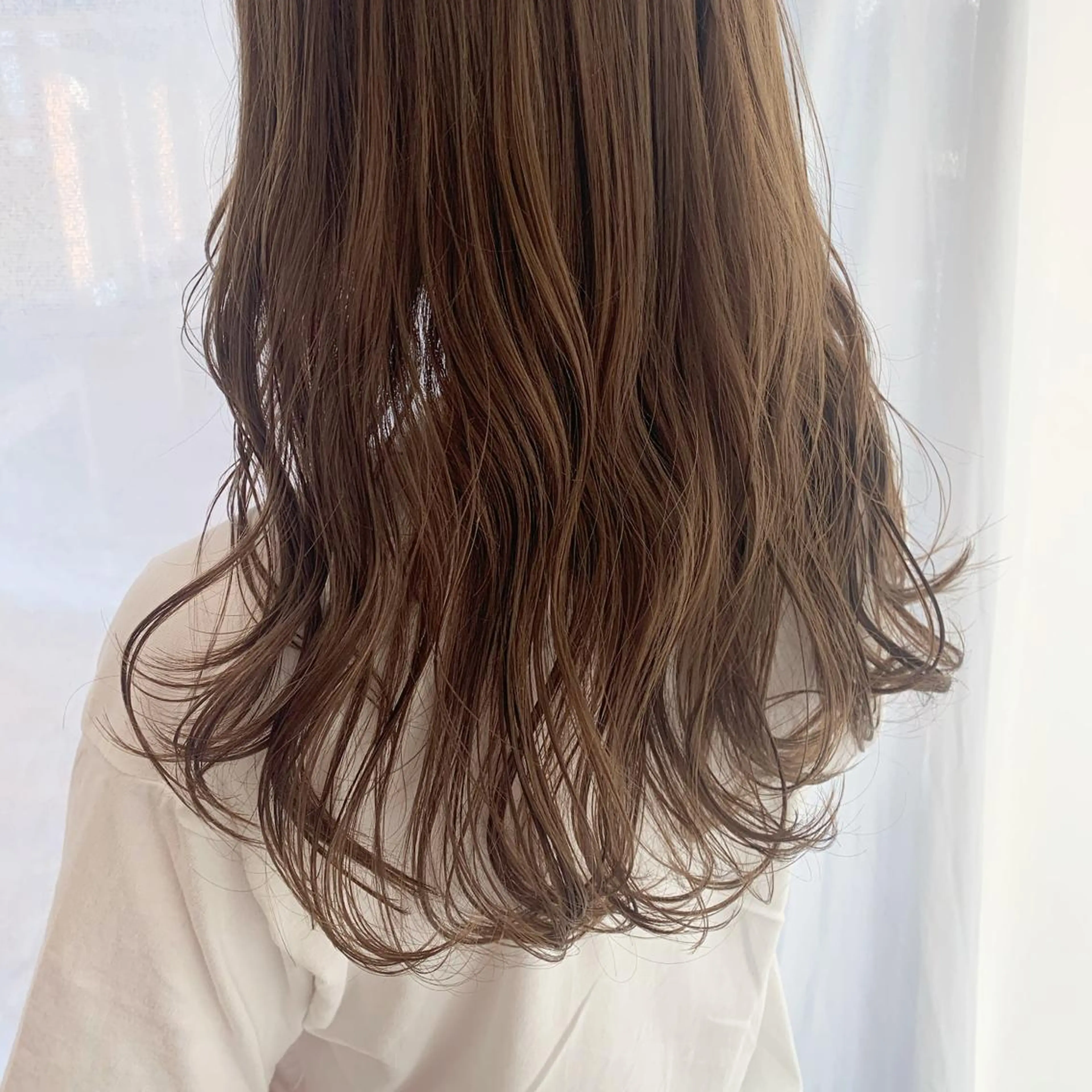 カラー 山口 莉奈のヘアスタイル